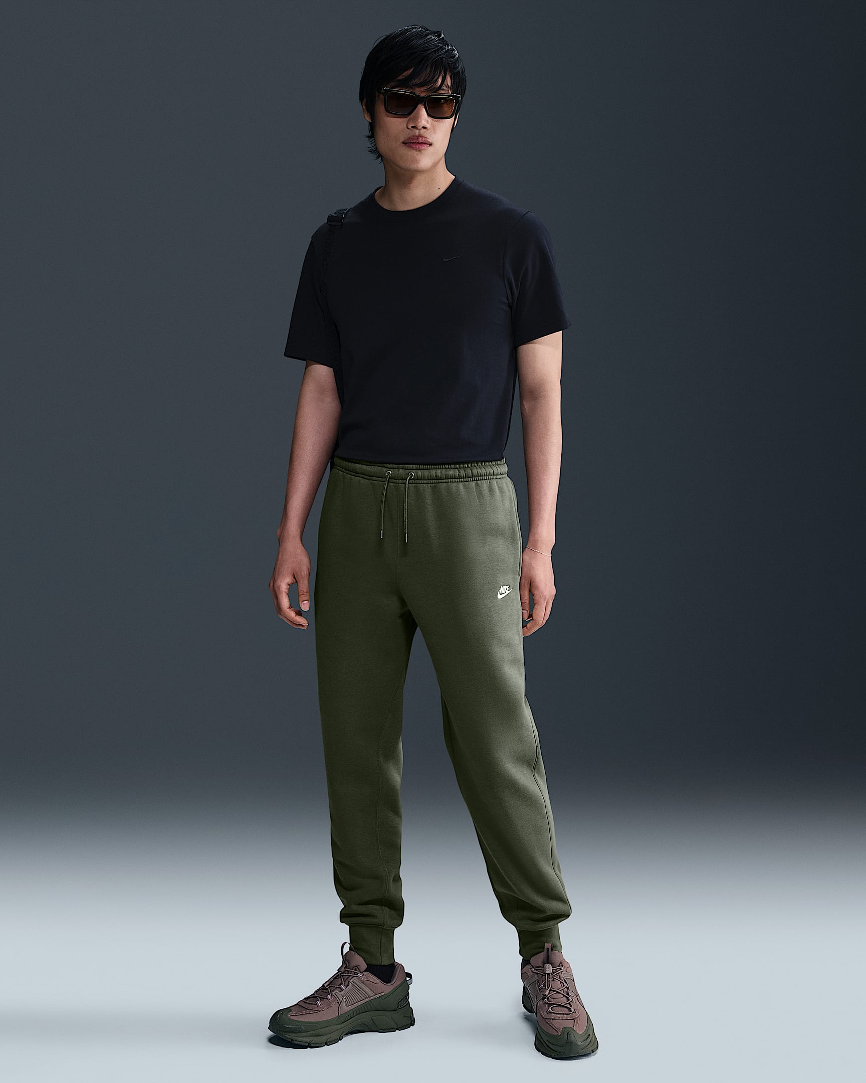 Nike Club joggingbroek voor heren - Medium Olive/Medium Olive/Wit