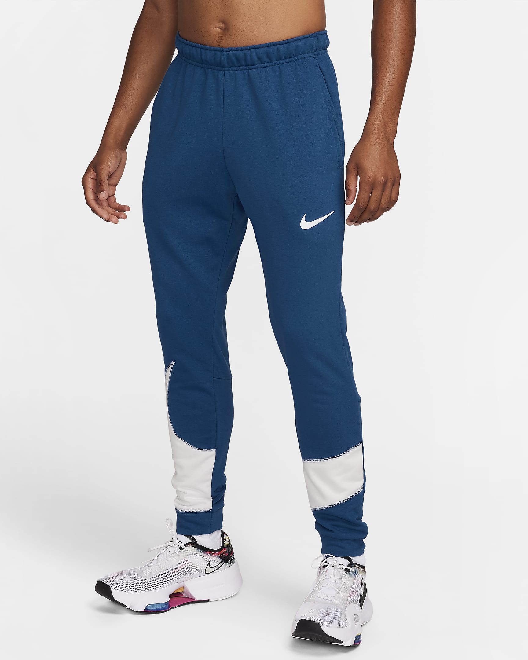 Nike Dri-FIT Men's Tapered Fitness Trousers. Nike BG
