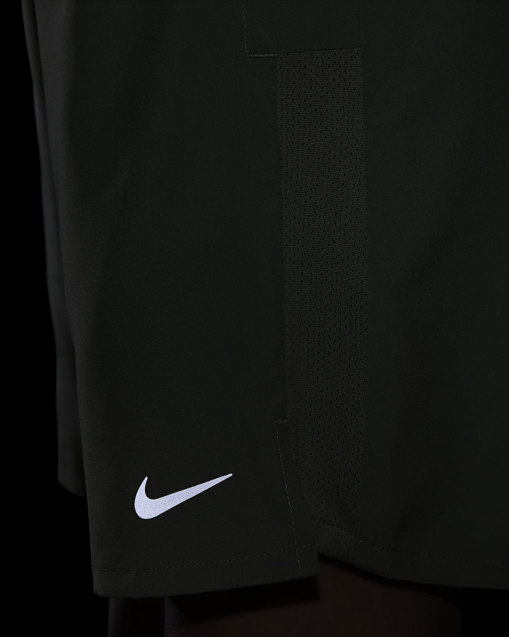 กางเกงเทรนนิ่งขาสั้นเด็กโต Nike Dri-FIT Challenger (ชาย) - Oil Green/Oil Green