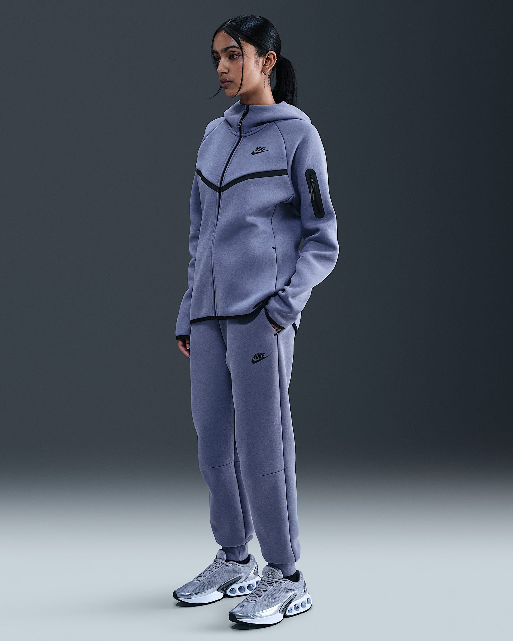 Nike Sportswear Tech Fleece Pantalons jogger de cintura mitjana - Dona - World Indigo/Negre