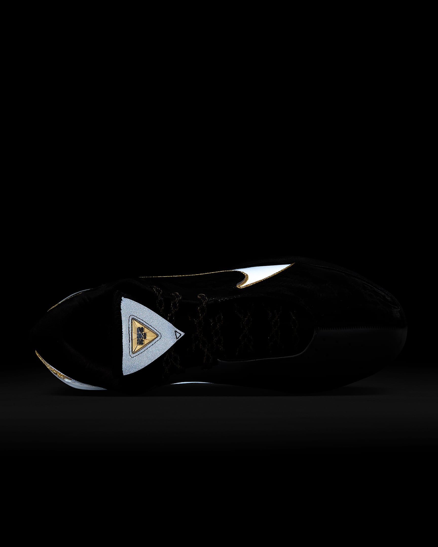 LeBron XXII “Mogul” Basketball Shoes - White/Metallic Gold/Black