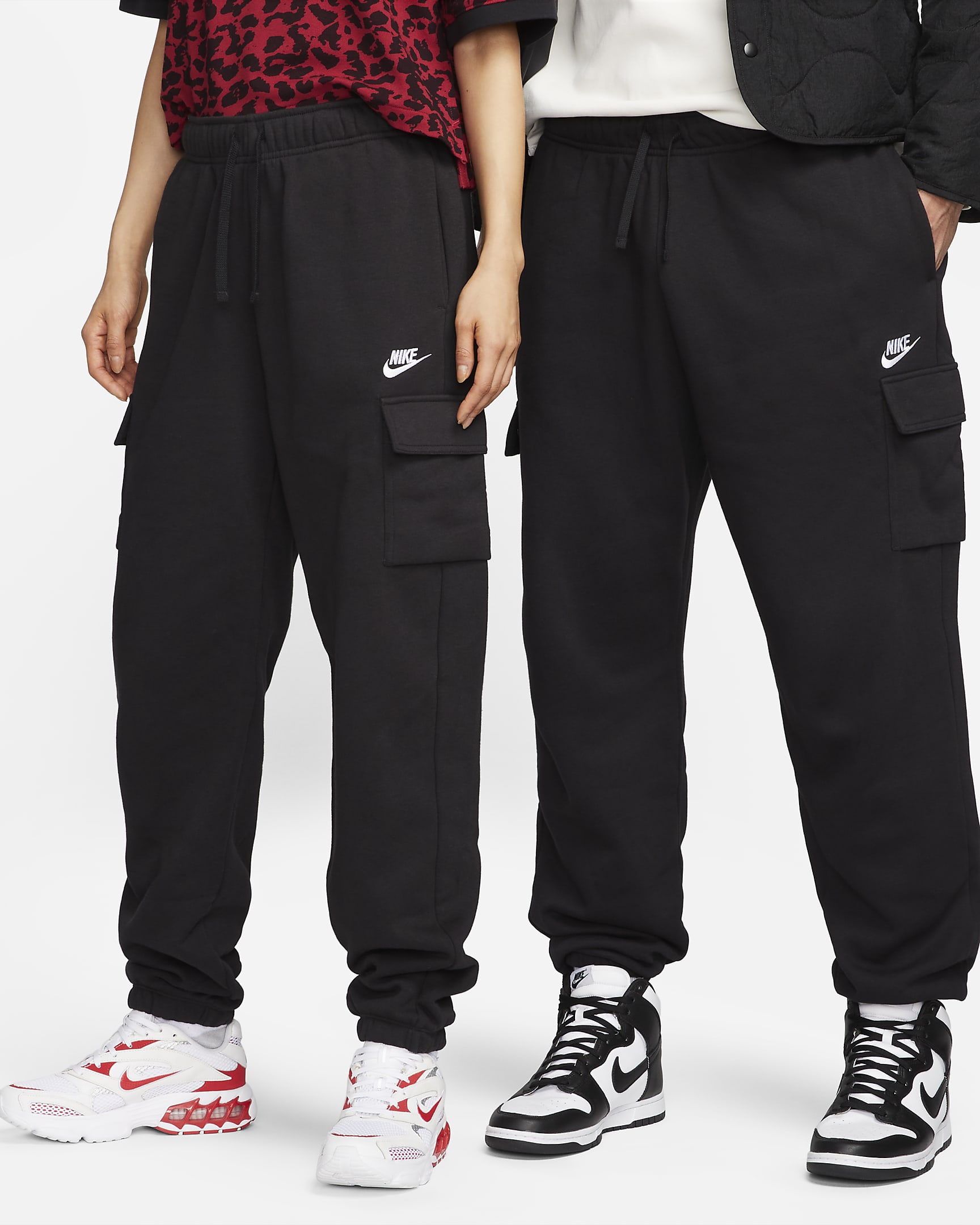 Nike Sportswear Club Fleece Women's Mid-Rise Oversized Cargo Sweatpants ...