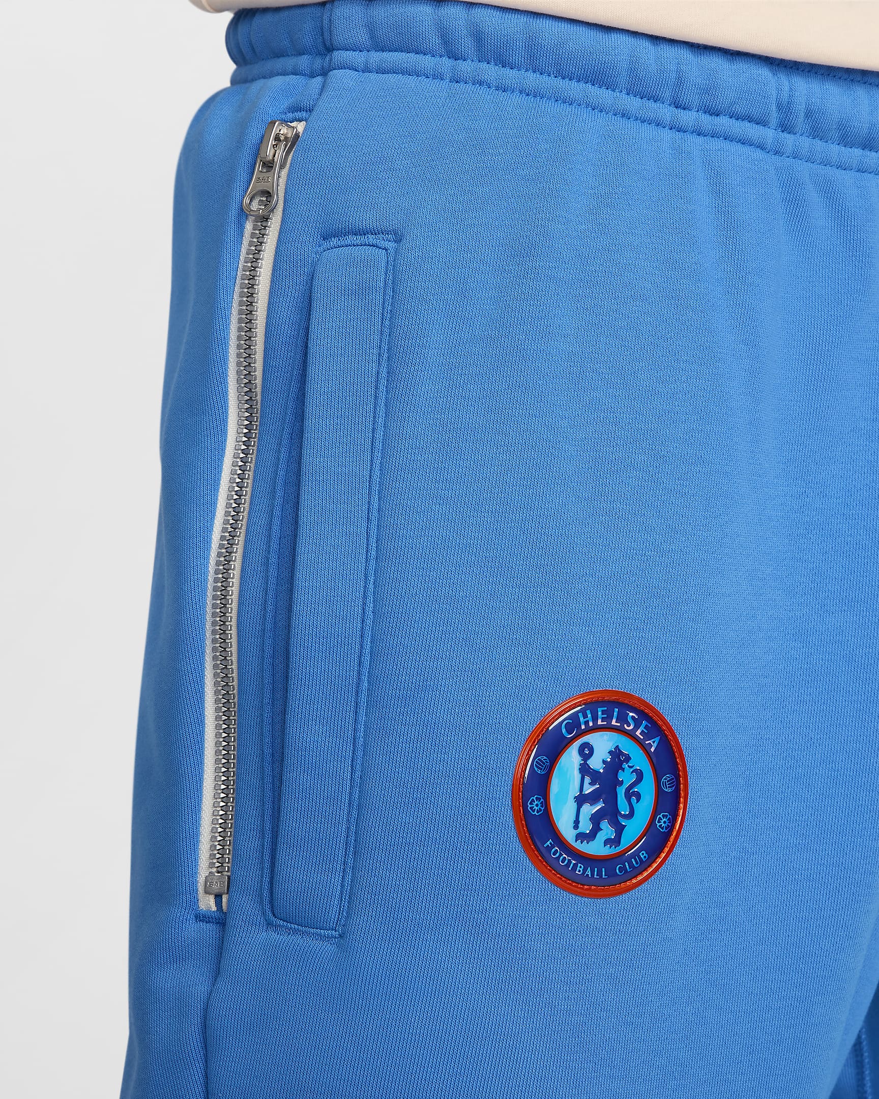 Chelsea F.C. Standard Issue Men's Nike Dri-FIT Football Tapered Pant - Light Photo Blue/Guava Ice