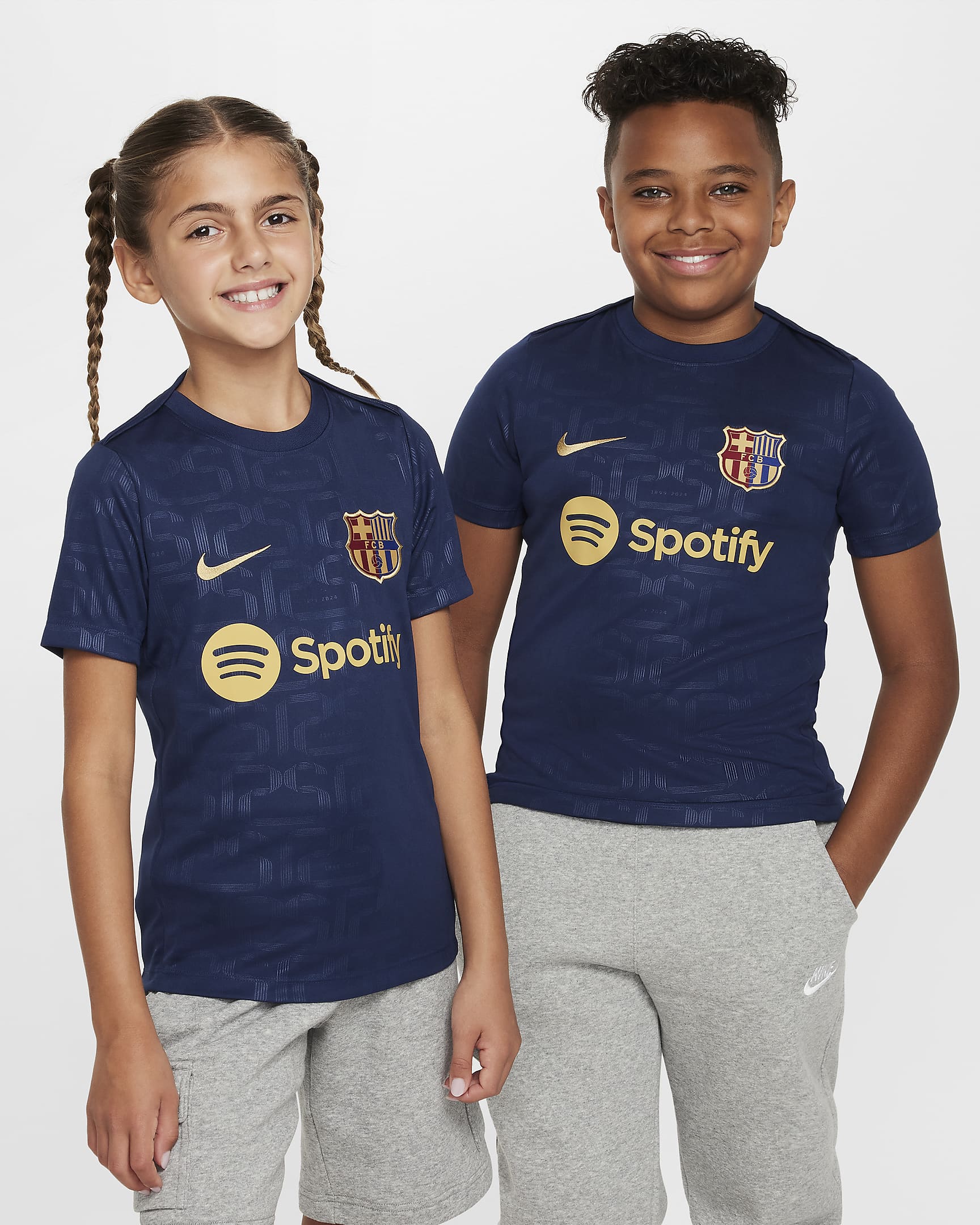 FC Barcelona Academy Pro Home Nike Dri-FIT Pre-Match Kurzarm-Fußballoberteil (ältere Kinder) - Midnight Navy/Midnight Navy/Club Gold