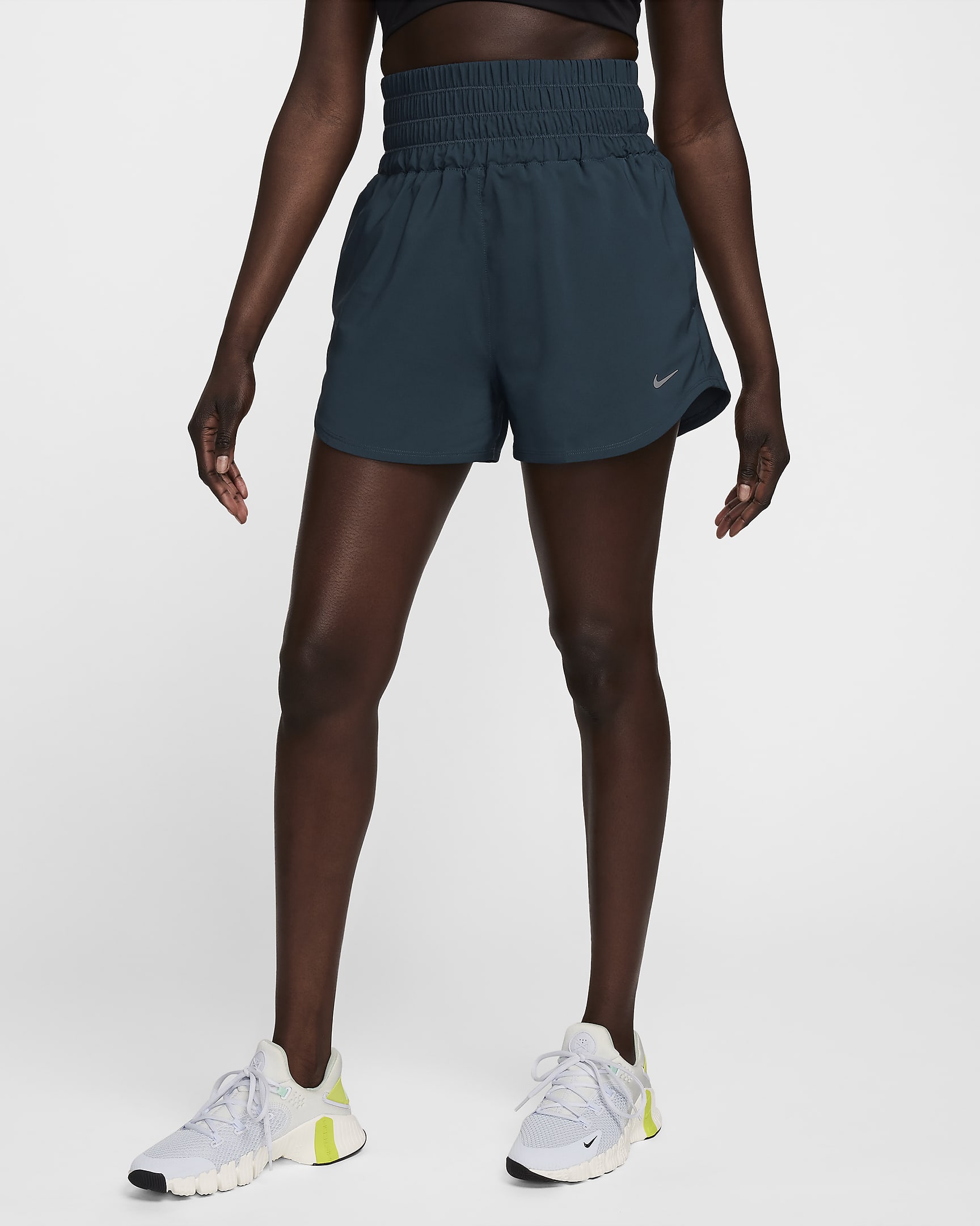 Nike One Dri-FIT Shorts mit Futter und besonders hohem Taillenbund für Damen (ca. 7,5 cm) - Armory Navy