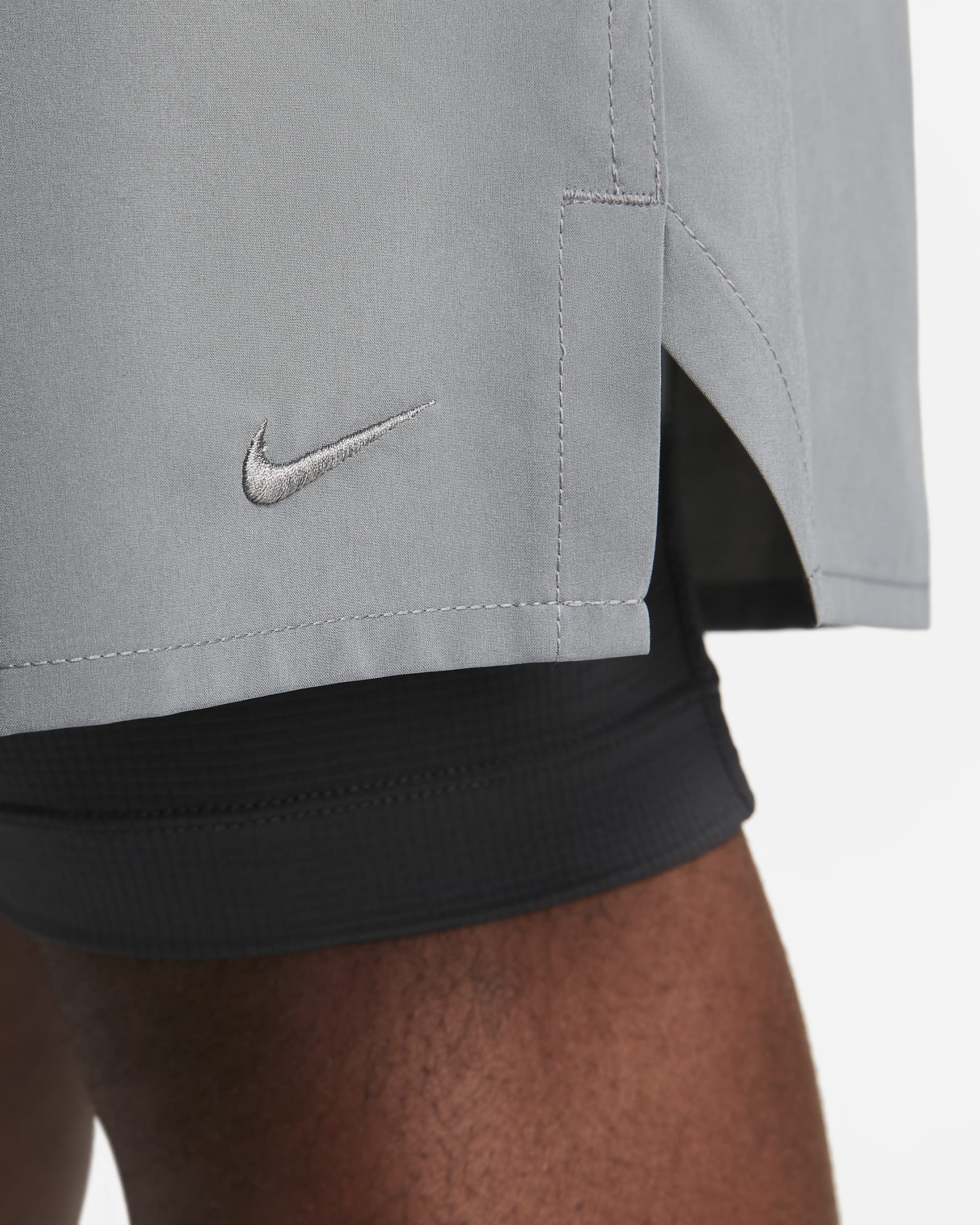 Ανδρικό ευέλικτο σορτς 2 σε 1 Dri-FIT Nike Unlimited 18 cm - Smoke Grey/Dark Smoke Grey/Μαύρο/Smoke Grey