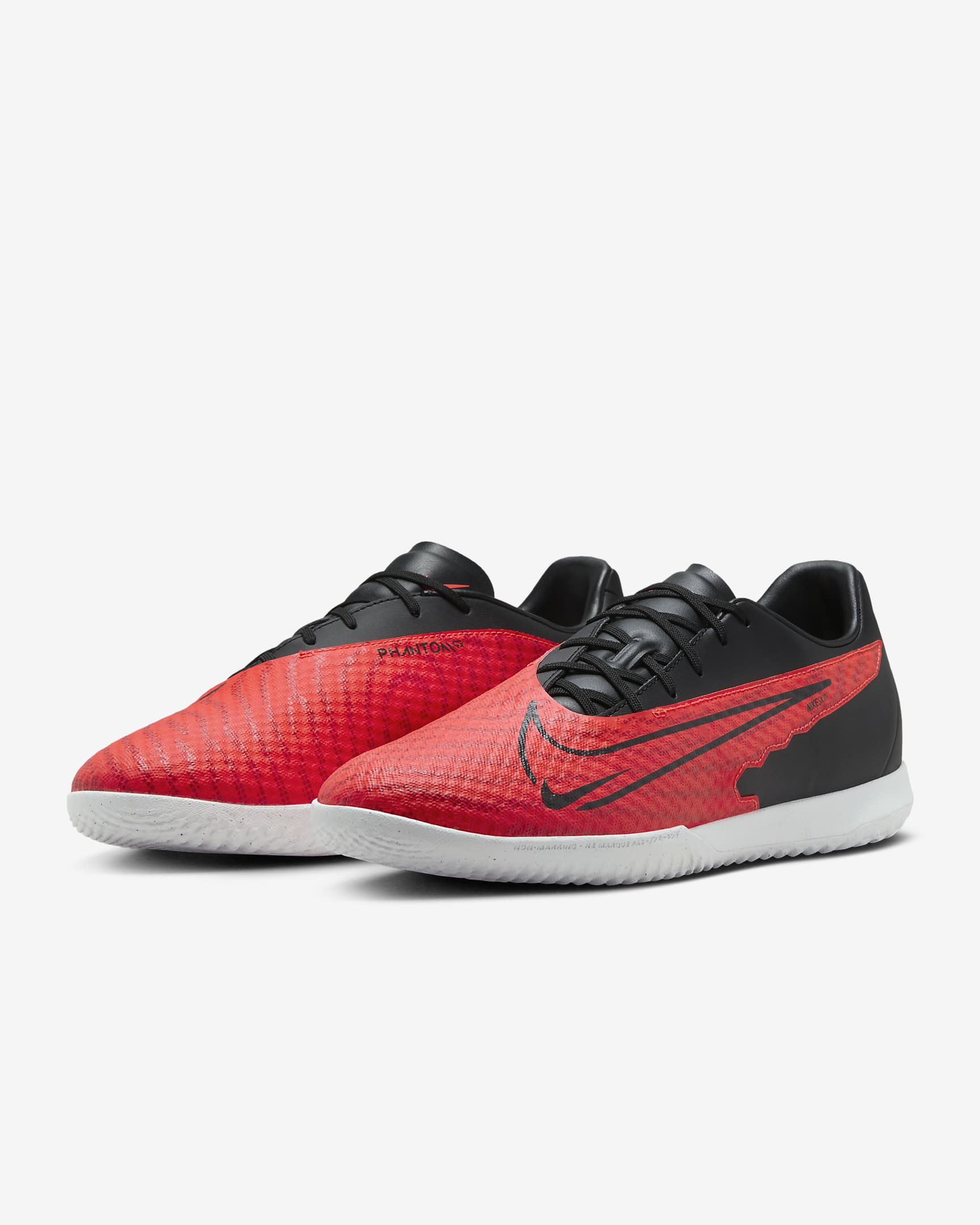 Nike Phantom GX Academy Indoor Court Low-Top Football Shoes. Nike SK