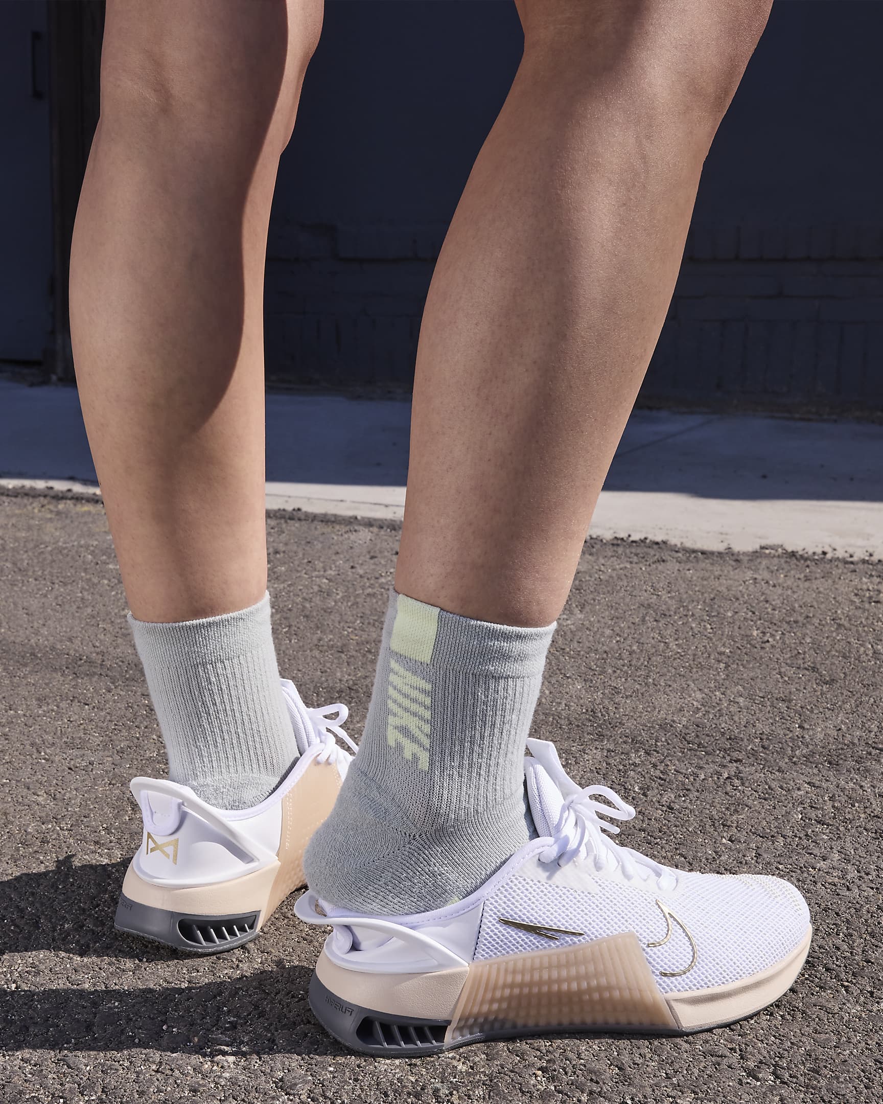 Nike Metcon 9 EasyOn Women's Workout Shoes - White/Metallic Gold Grain/Sand Drift/White