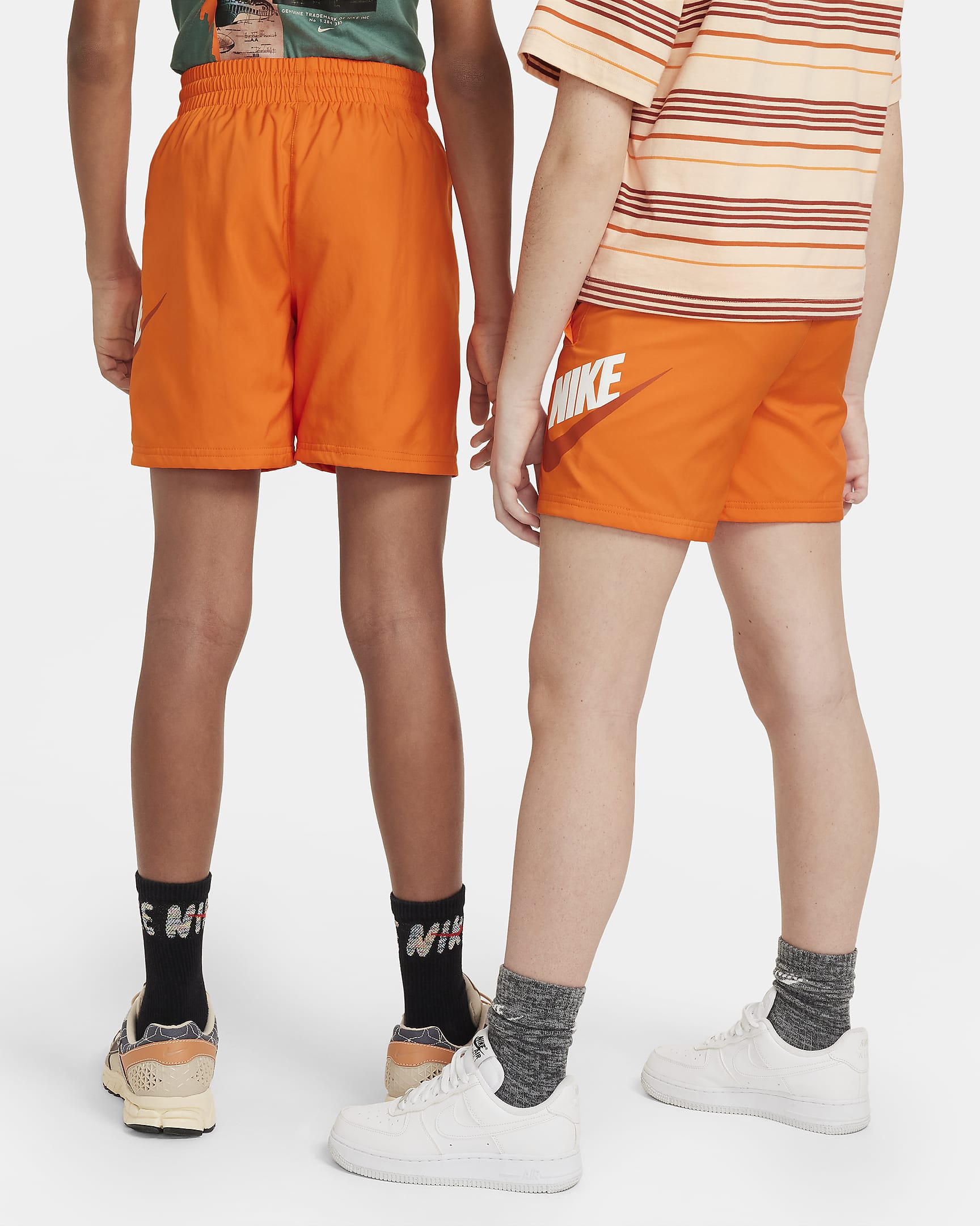 Shorts in tessuto Nike Sportswear – Ragazzi - Safety Orange