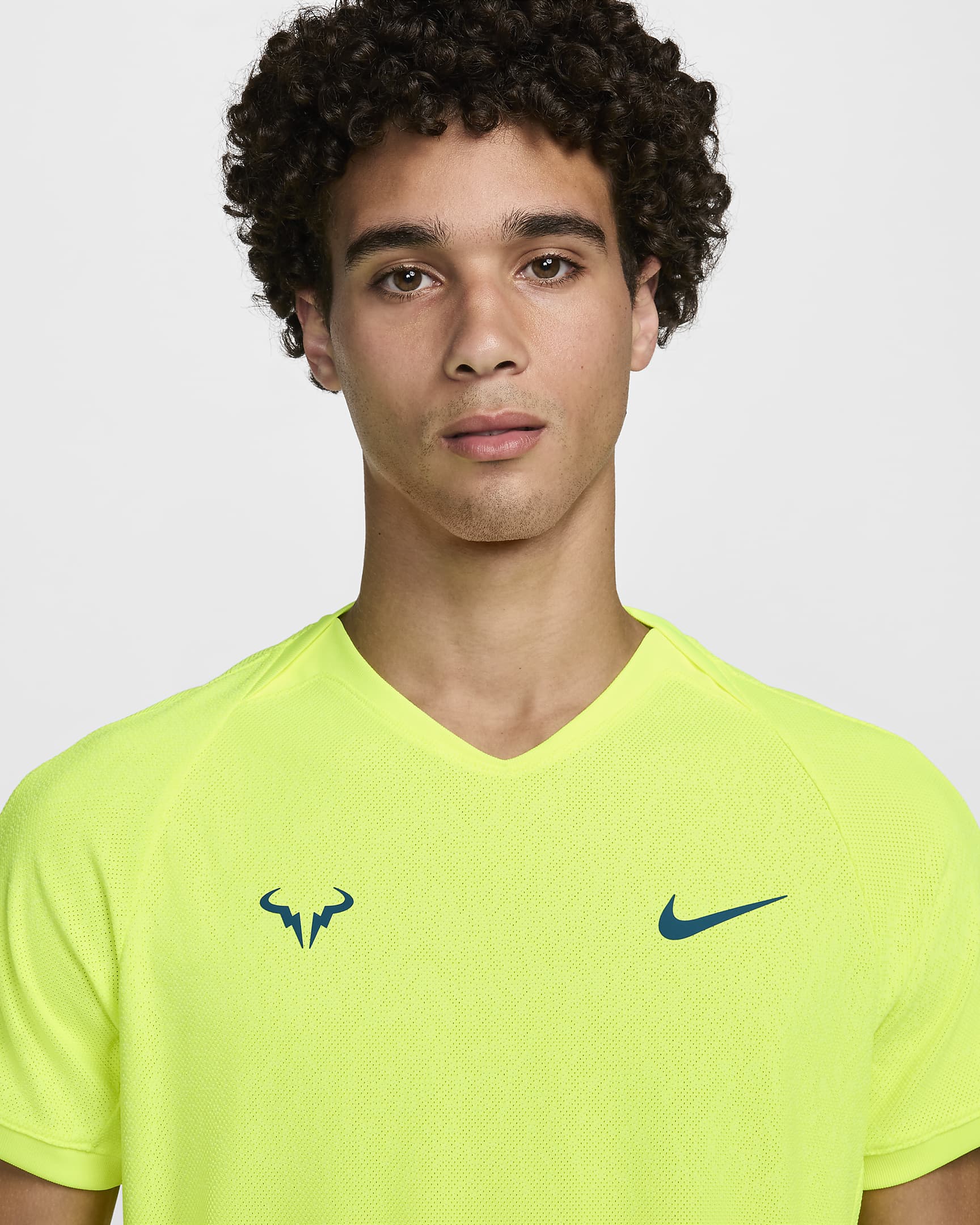 Haut de tennis à manches courtes Nike Dri-FIT ADV Rafa pour homme - Volt/Geode Teal