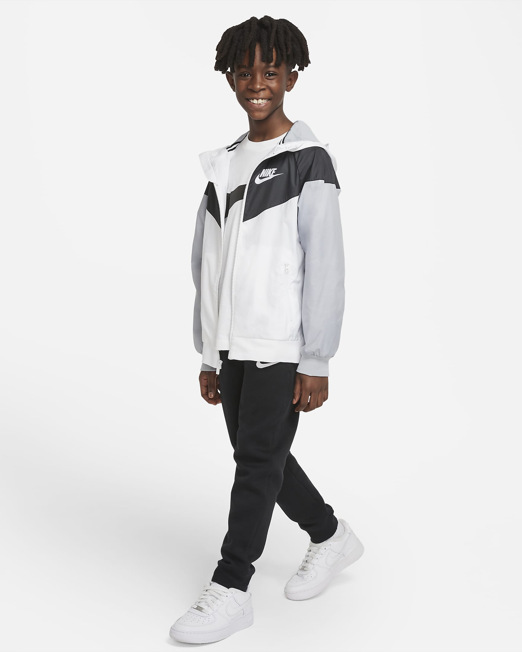 Løstsiddende, hoftelang Nike Sportswear Windrunner-jakke med hætte til større børn (drenge) - hvid/sort/Wolf Grey/hvid