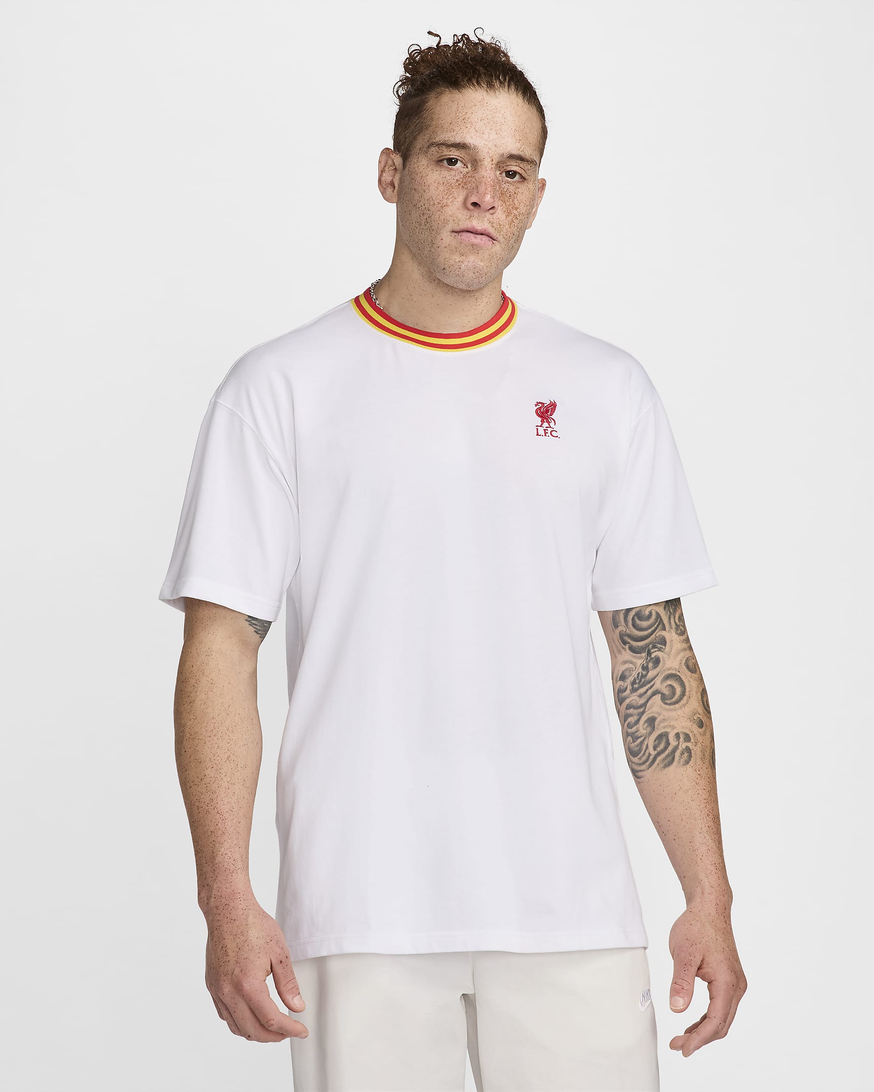 Playera de fútbol Nike para hombre Liverpool FC Premium Essential - Blanco