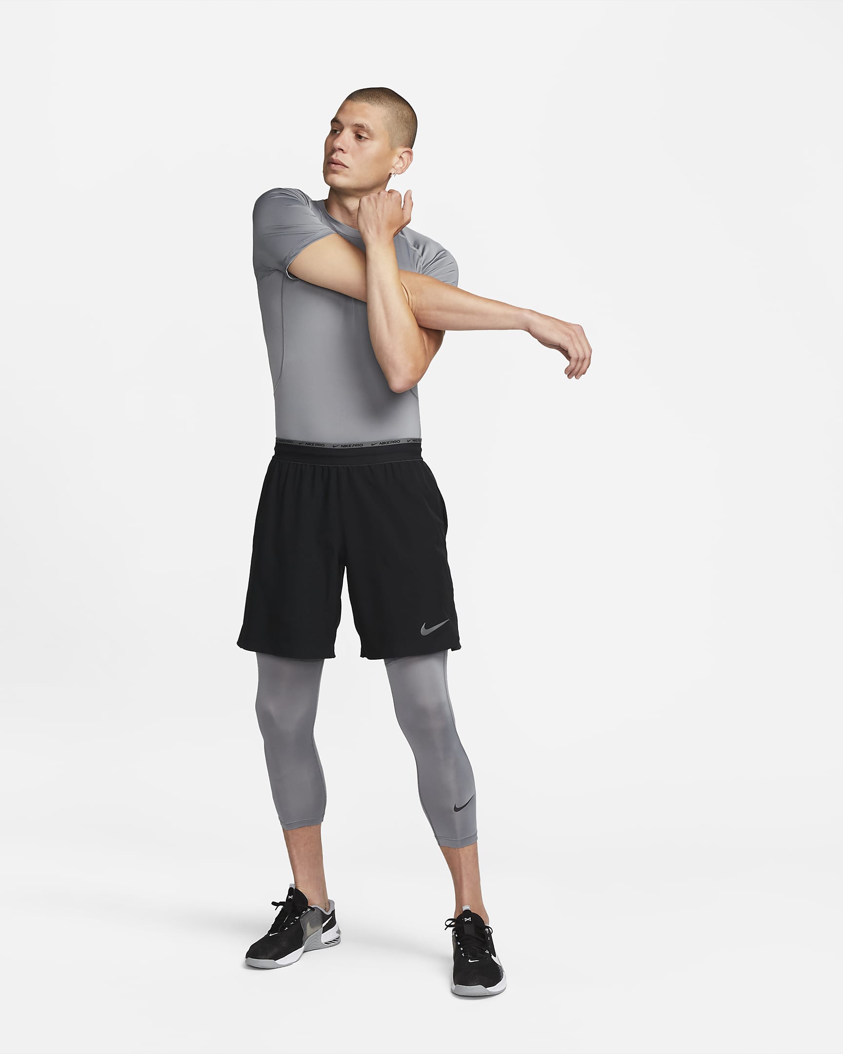 Nike Pro Dri-FIT Kurzarm-Fitness-Oberteil mit enger Passform für Herren - Smoke Grey/Schwarz