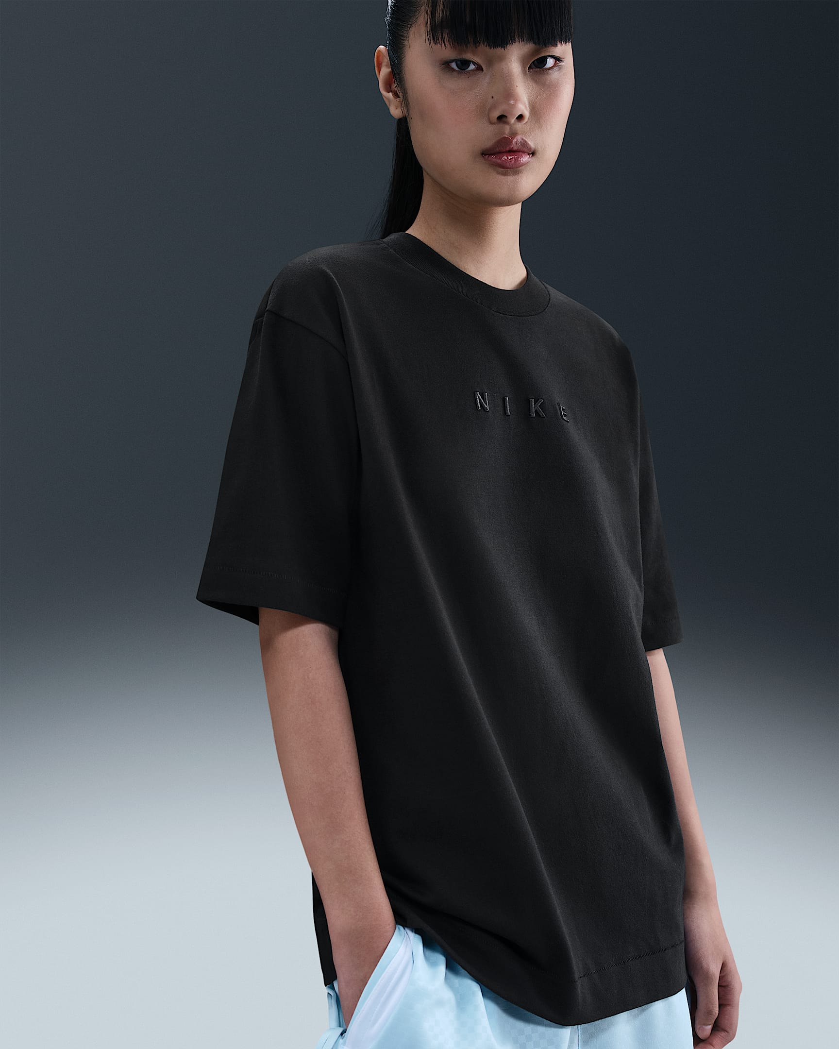 Nike Sportswear 女款寬版短袖 T 恤 - 黑色