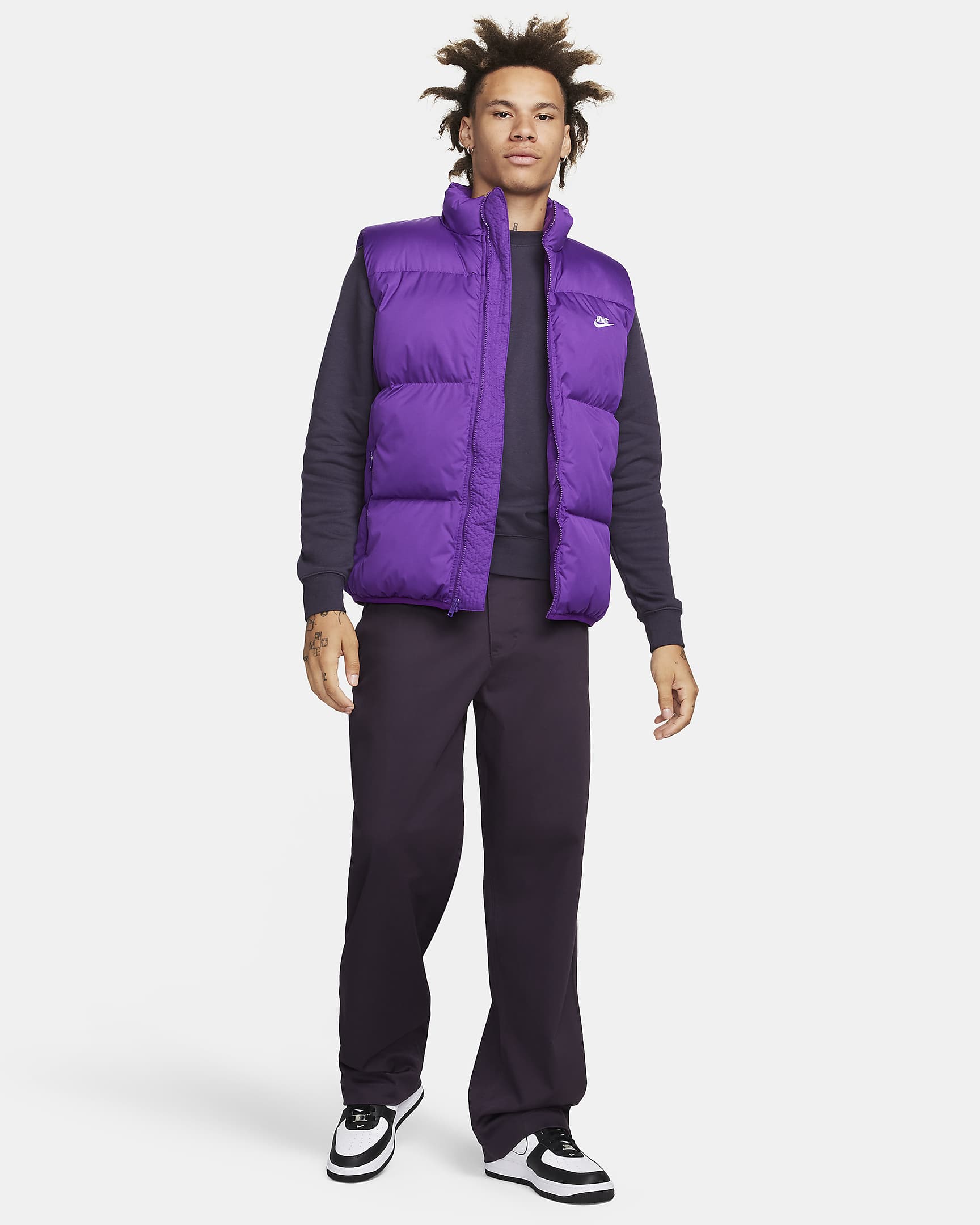 Nike Sportswear Club PrimaLoft® wasserabweisende Puffer-Weste für Herren - Disco Purple/Weiß