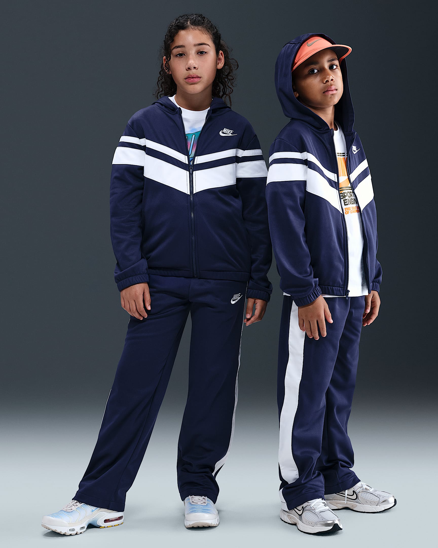 Nike Sportswear Trainingsanzug mit Kapuze und Dri-FIT-Technologie (ältere Kinder) - Midnight Navy/Weiß/Weiß