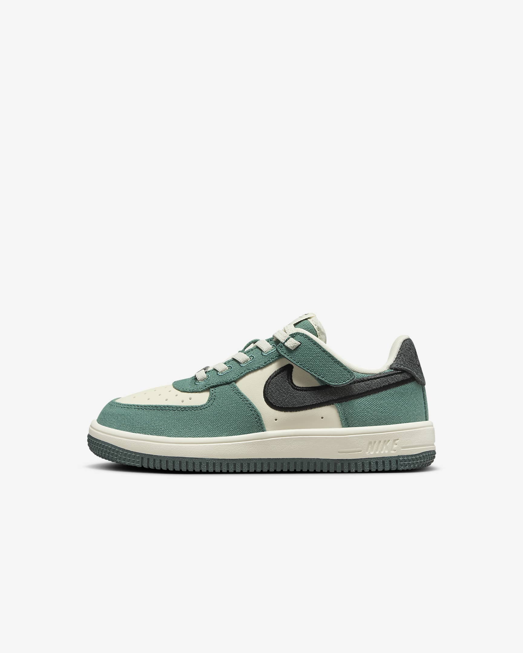 Nike Force 1 LV8 3 EasyOn-sko til mindre børn - Coconut Milk/Bicoastal/Gum Dark Brown/Vintage Green