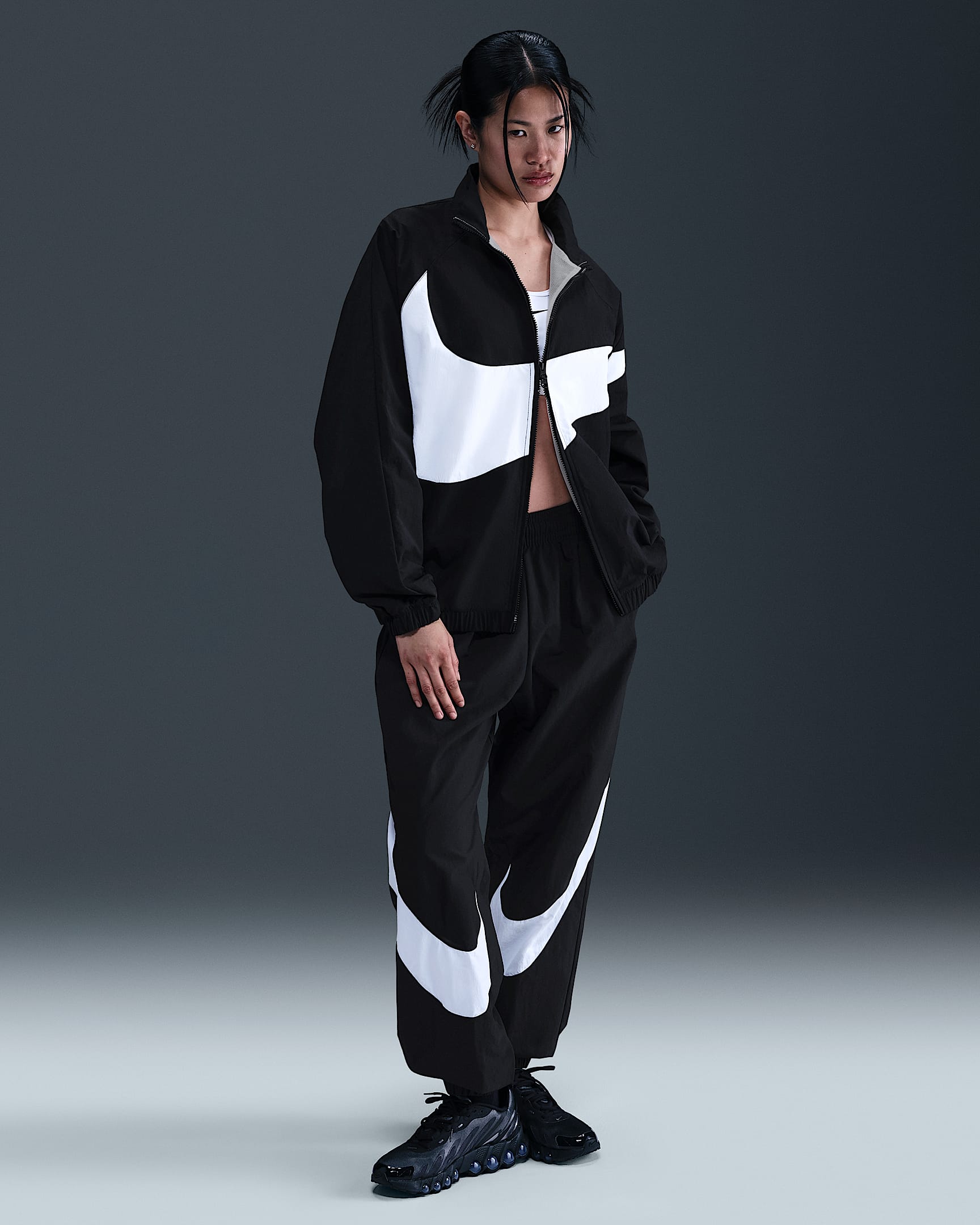 Nike Sportswear Women's Mid-Rise Joggers - Black/White
