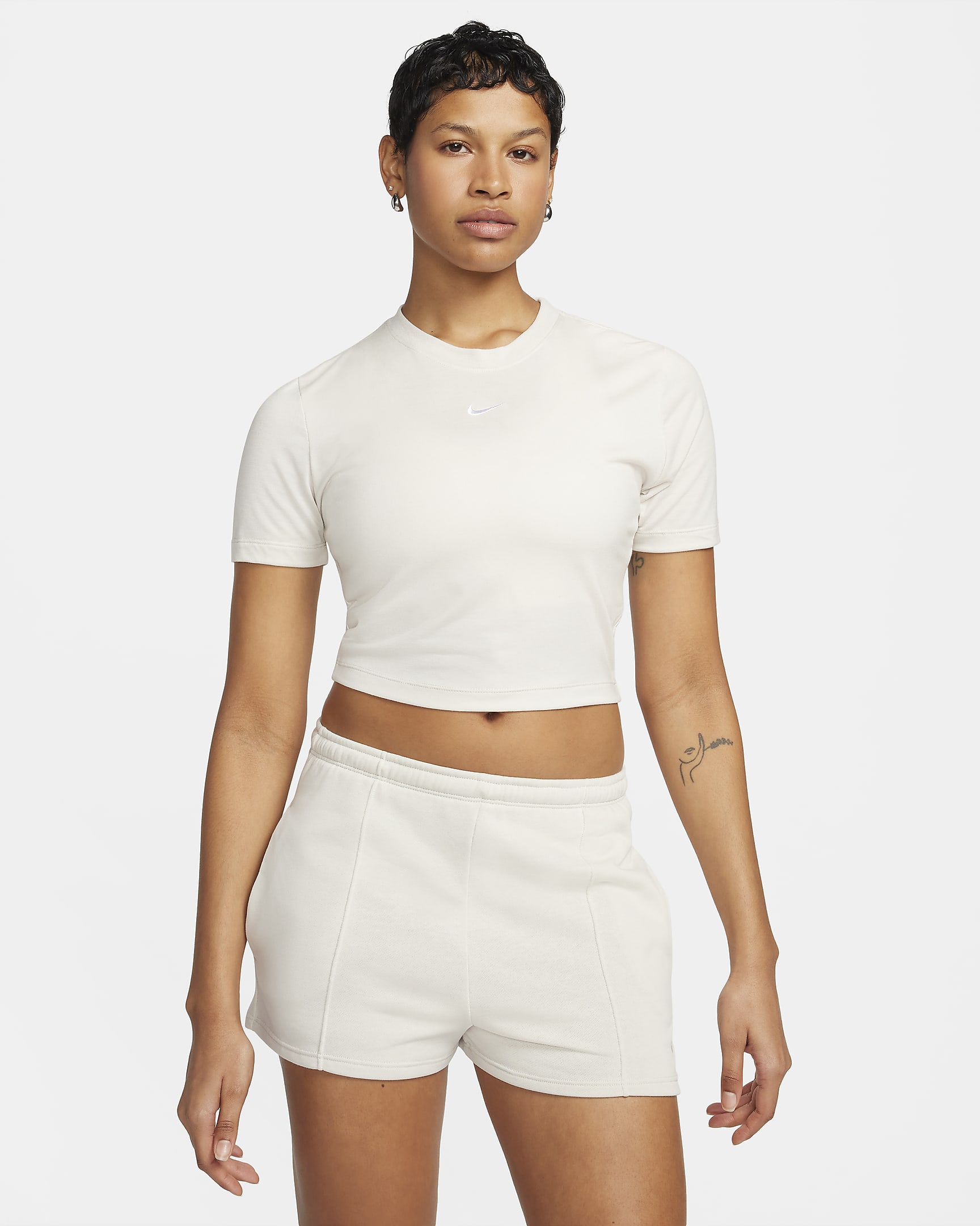 Playera slim cropped para mujer Nike Sportswear Essential - Marrón verdoso claro