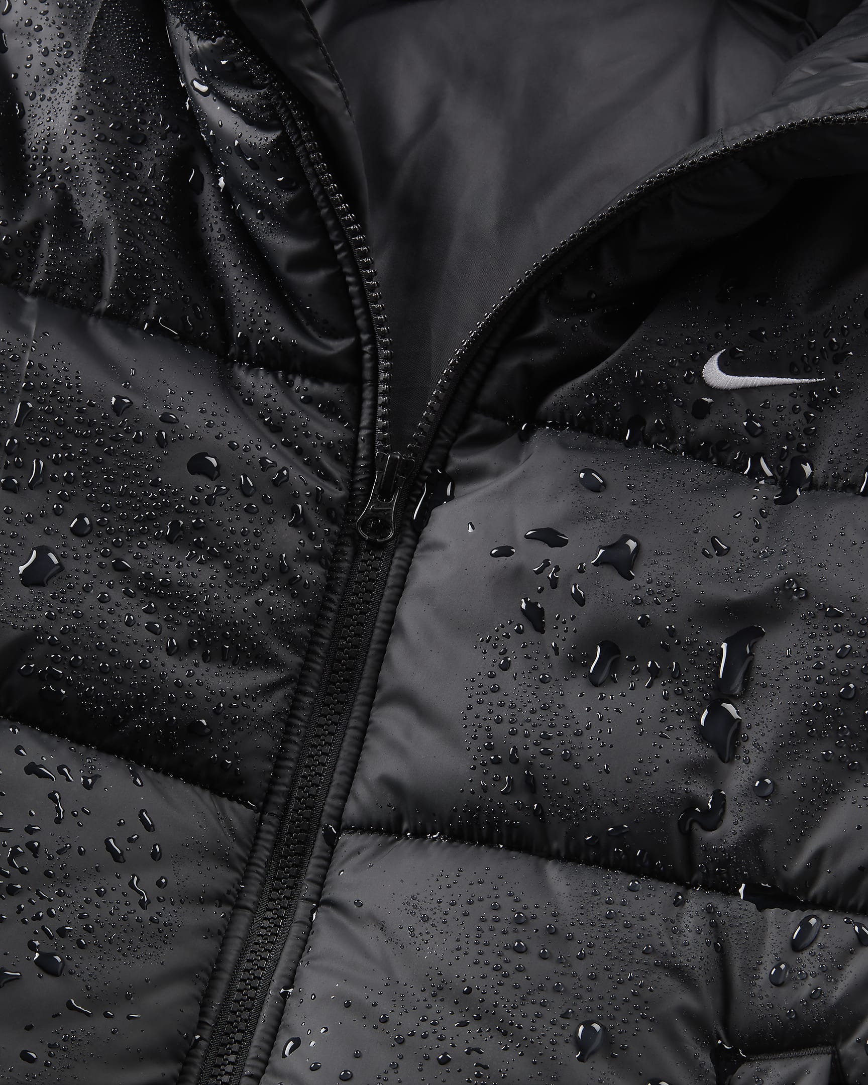 Nike Sportswear Classic Puffer Therma-FIT ruimvallende parka voor dames - Zwart/Wit