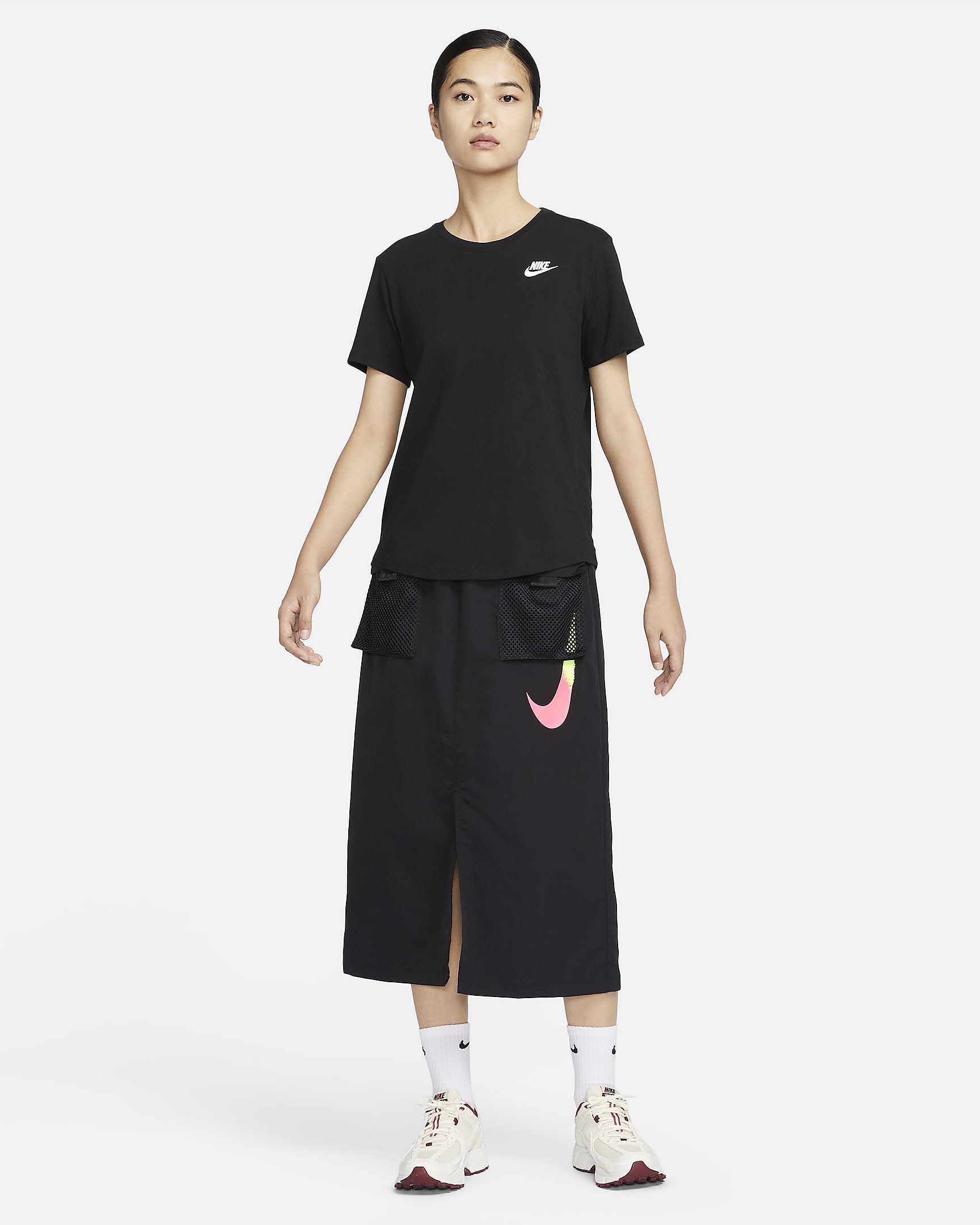 Nike Sportswear Club Essentials Women's T-Shirt - Black/White