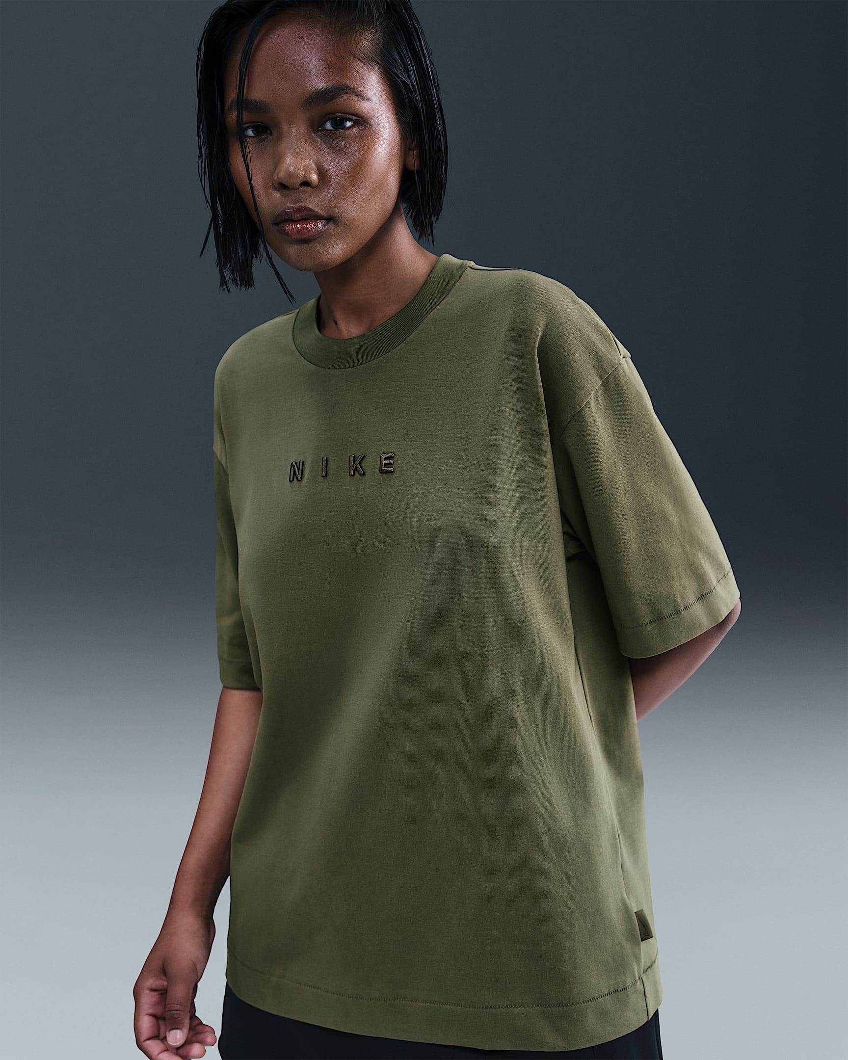 Nike Sportswear Samarreta de màniga curta oversized - Dona - Medium Olive