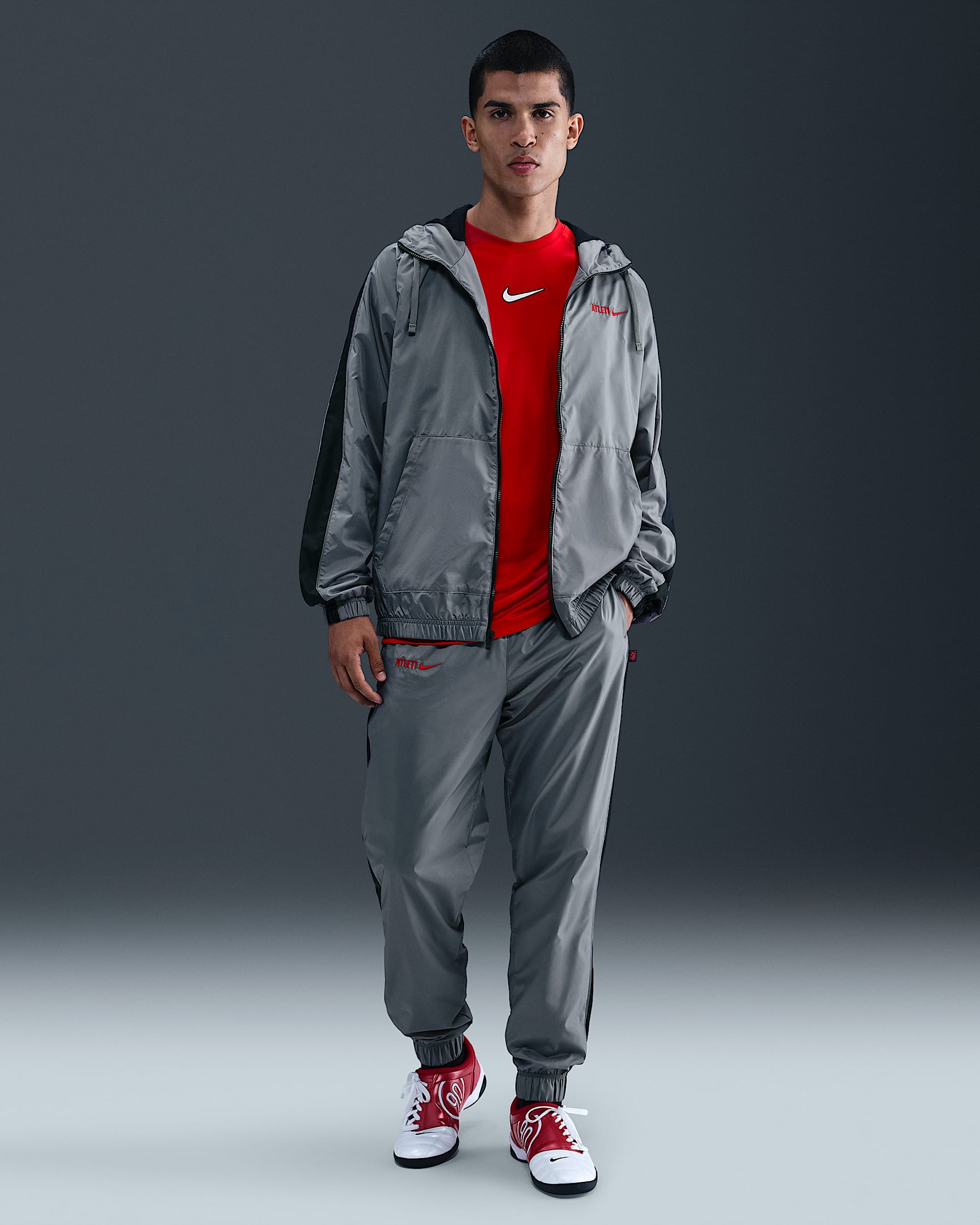 Atlético Madrid Nike geweven voetbaltrainingspak met capuchon voor heren - Smoke Grey/Zwart/Sport Red