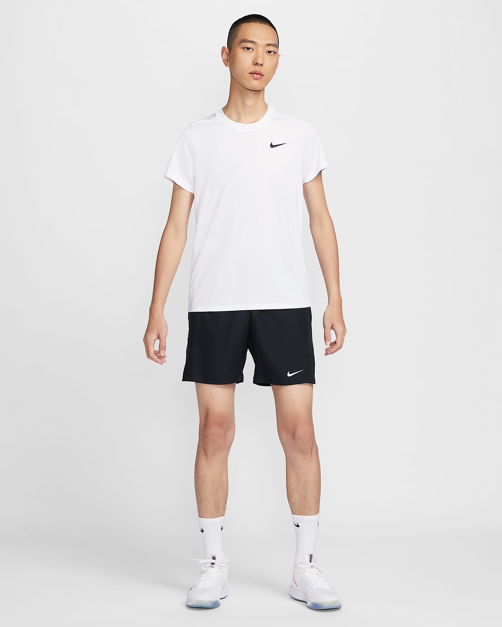 เสื้อเทนนิส Dri-FIT ผู้ชาย NikeCourt Victory - ขาว/ดำ