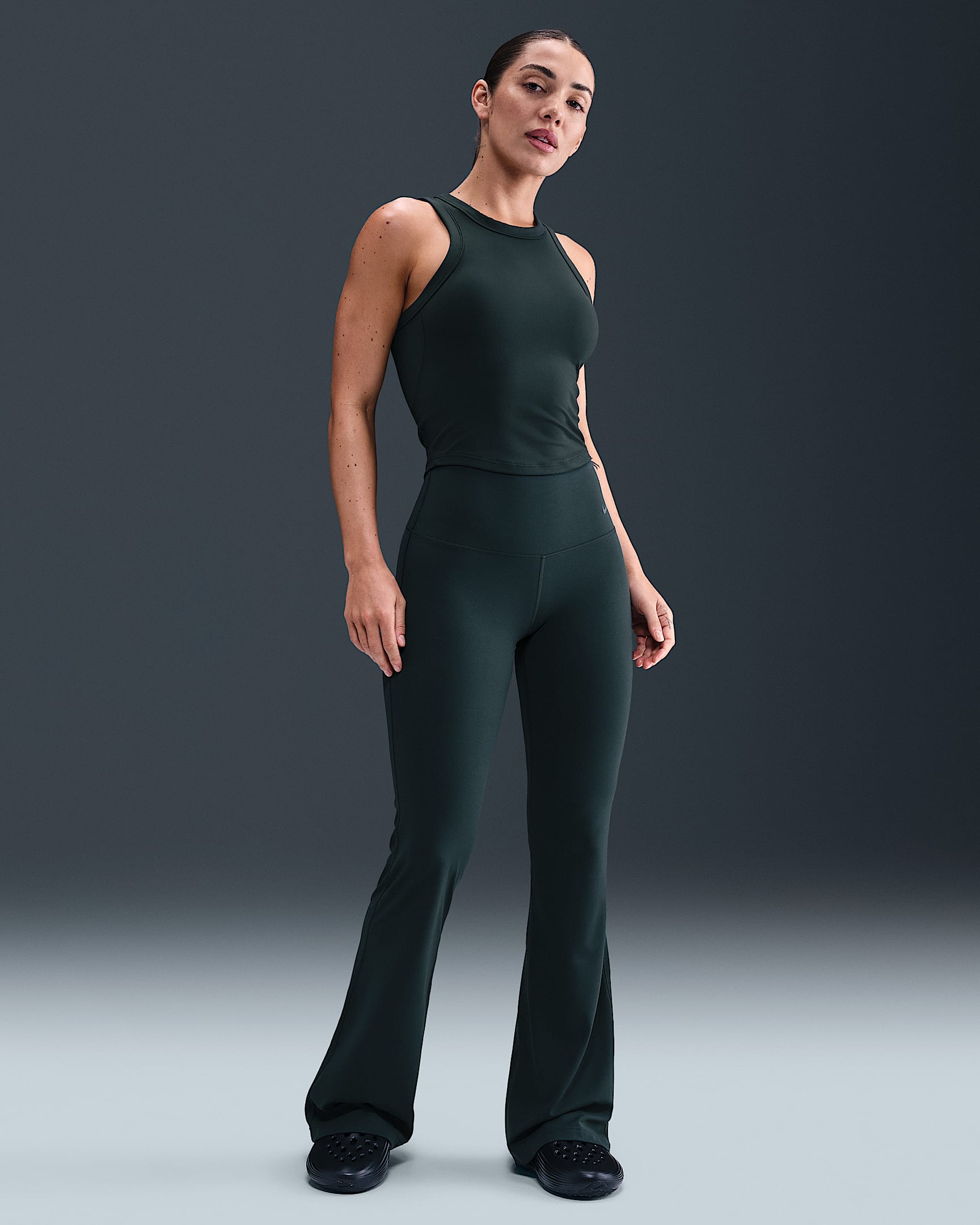 Damskie legginsy z wysokim stanem i rozszerzanymi nogawkami Nike Zenvy - Seaweed/Czerń