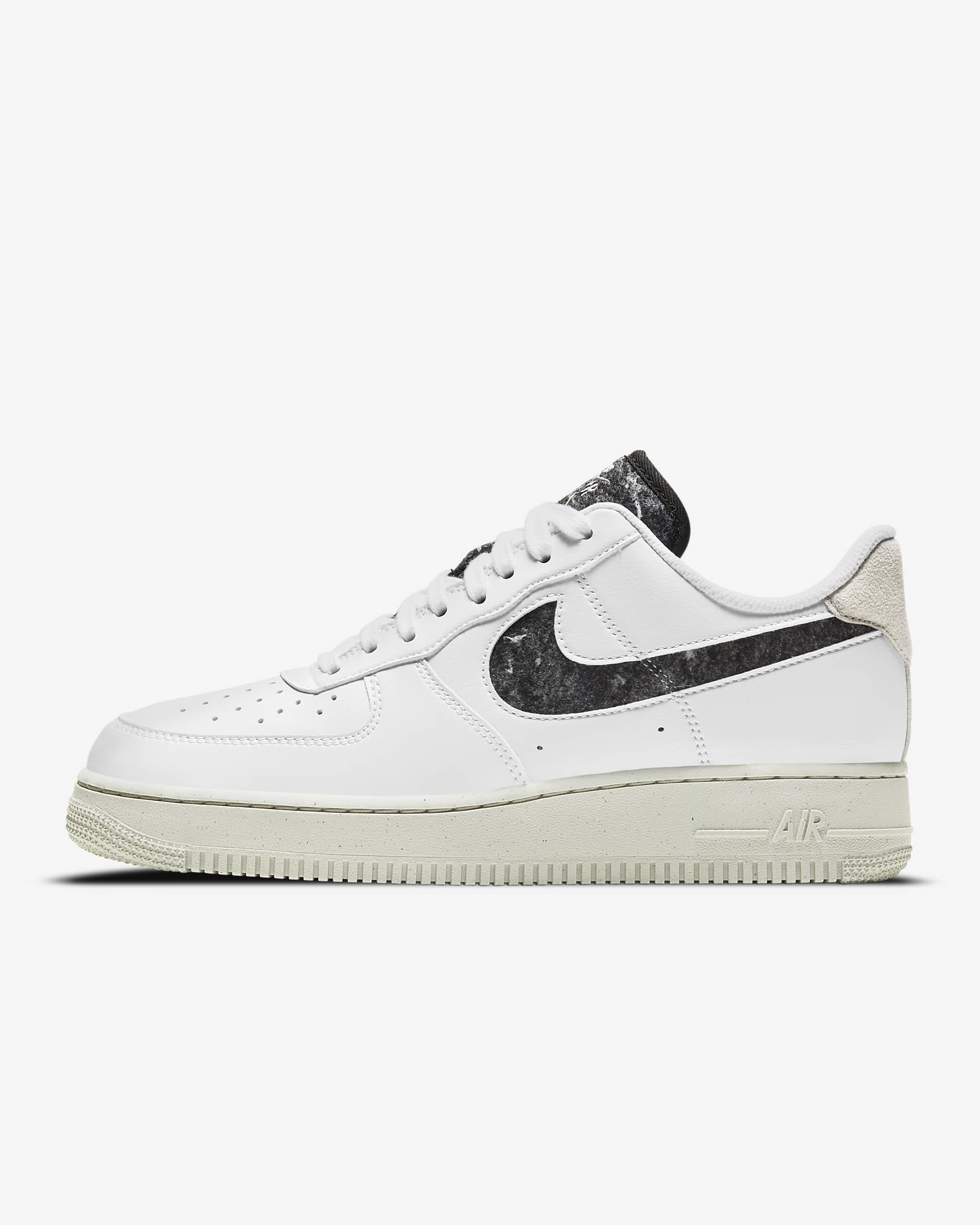 Nike Air Force 1 '07 SE Women's Shoe - White/Light Bone/Black/White