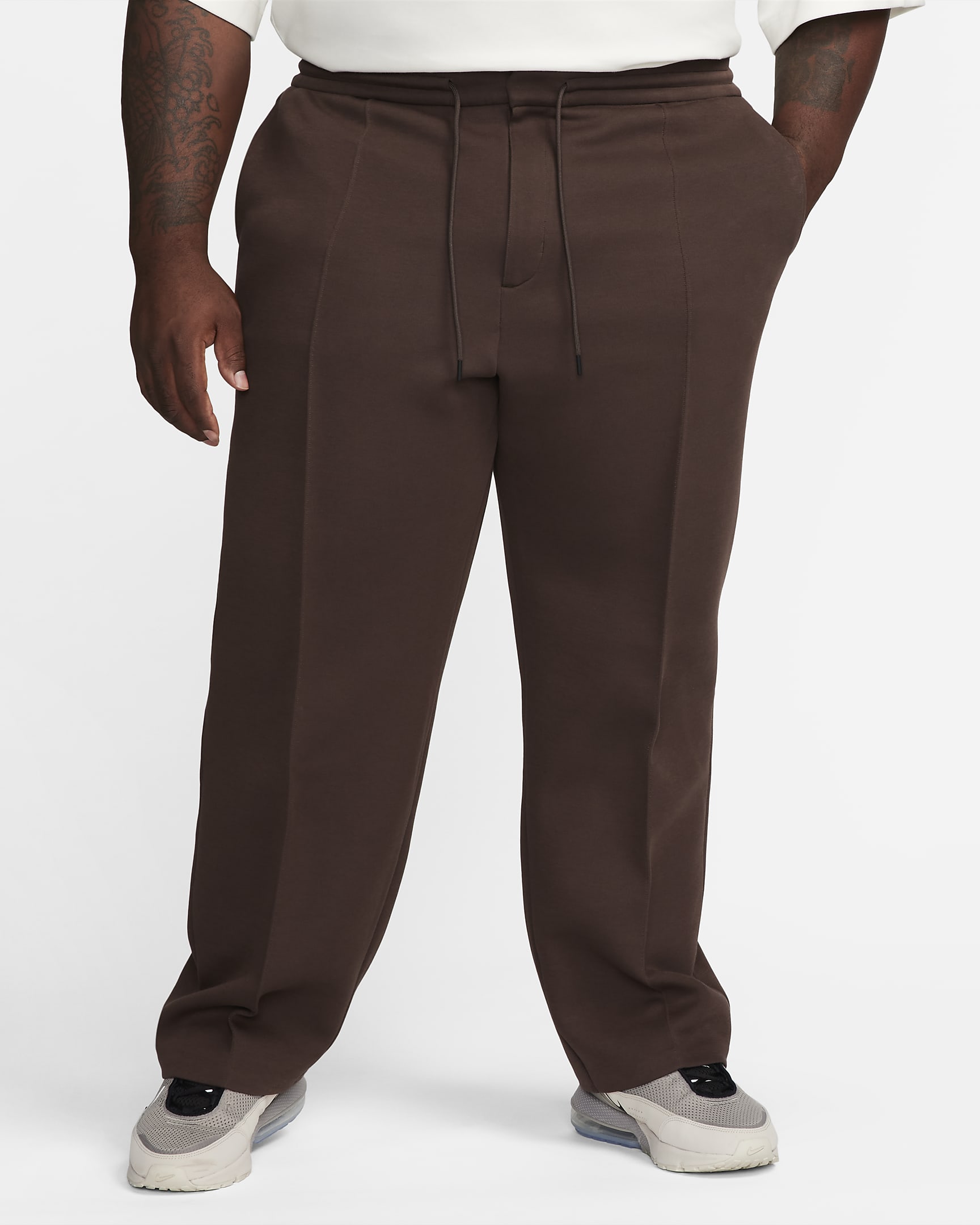 Pantalon de survêtement ample à ourlet ouvert Nike Sportswear Tech Fleece Reimagined pour homme - Baroque Brown