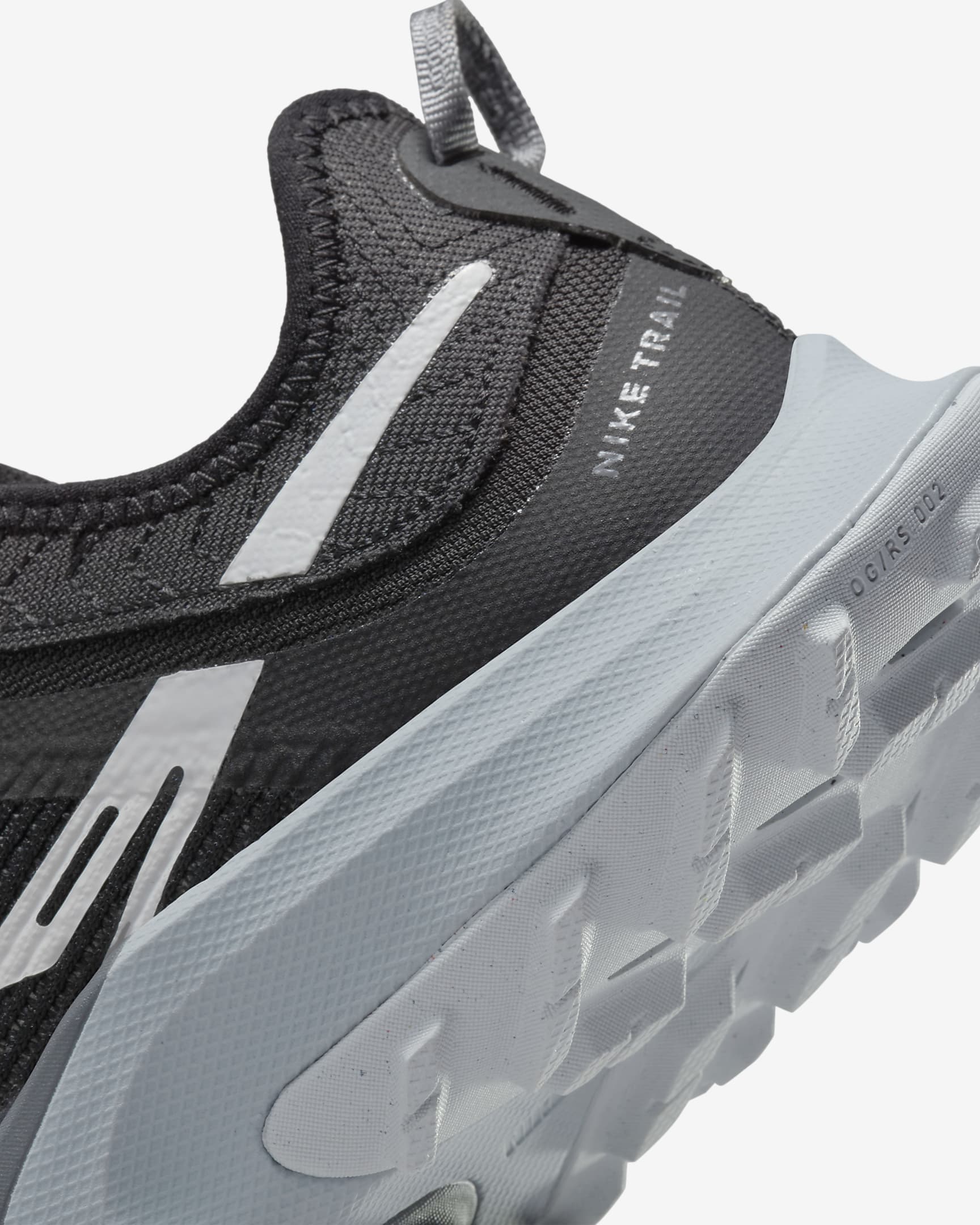 Nike Kiger 8 Women's TrailRunning Shoes. Nike PT