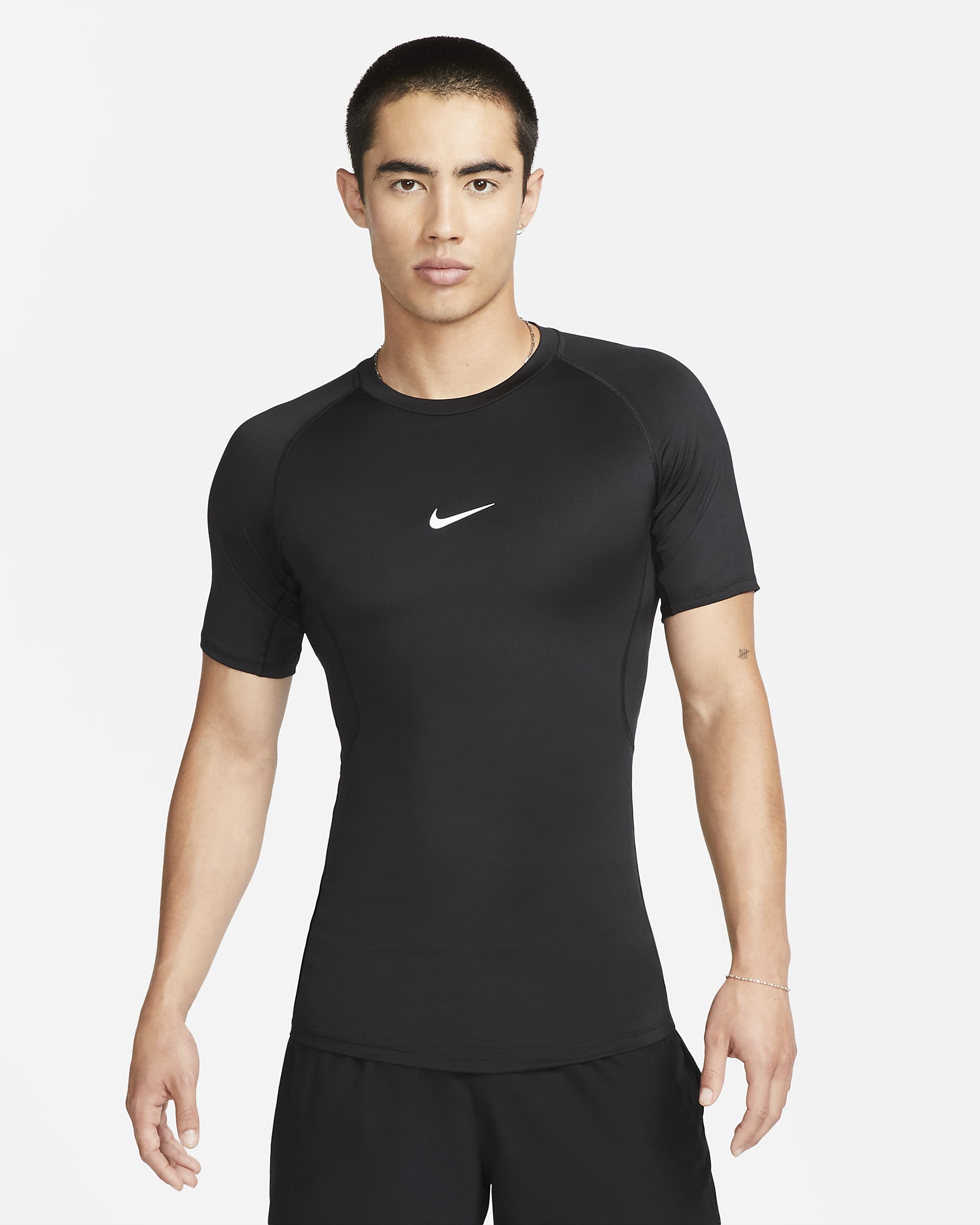 Nike Pro 男款 Dri-FIT 緊身短袖健身上衣 - 黑色/白色