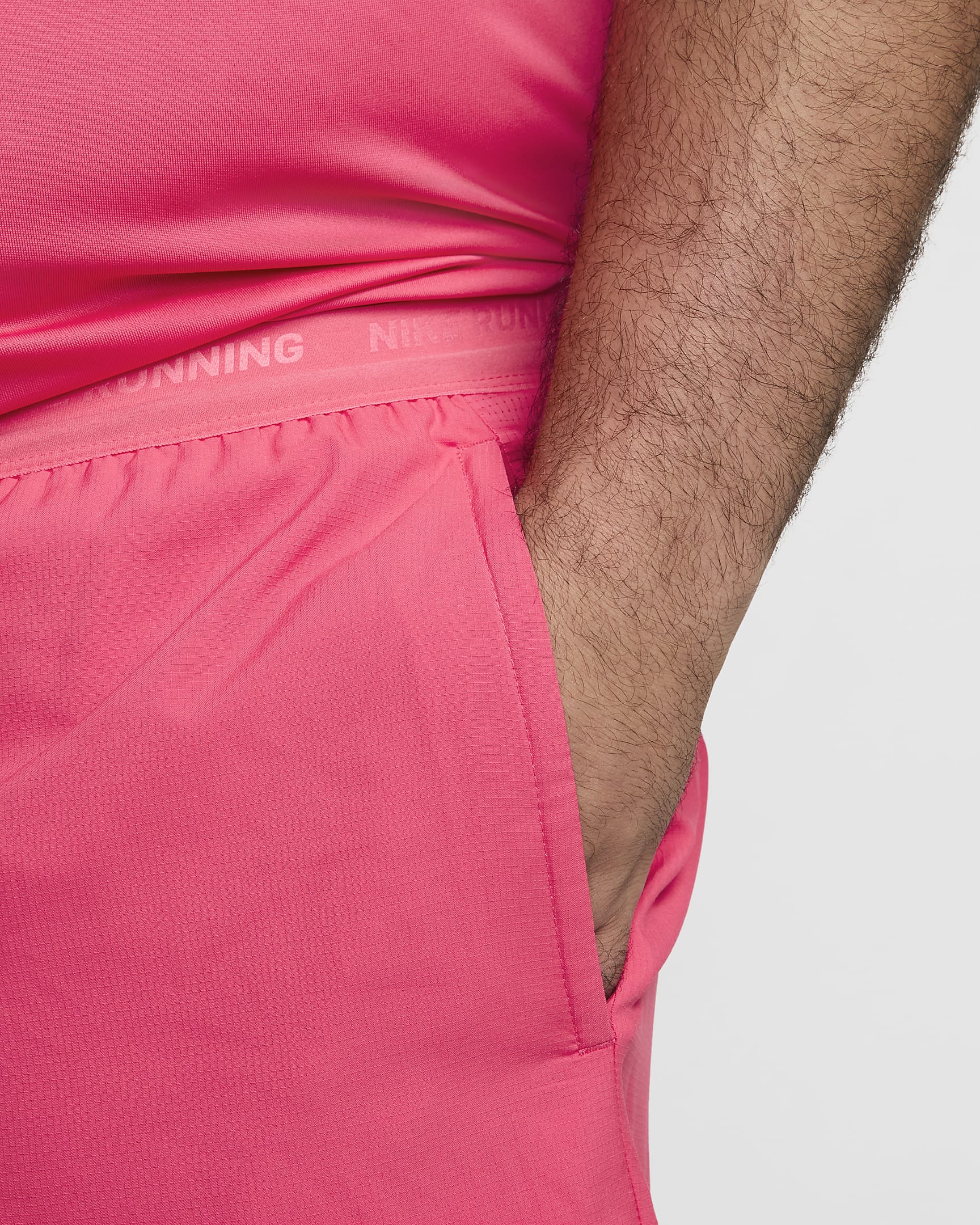 Nike Stride Dri-FIT 2-i-1 løpeshorts til herre (18 cm) - Aster Pink/Aster Pink/Svart