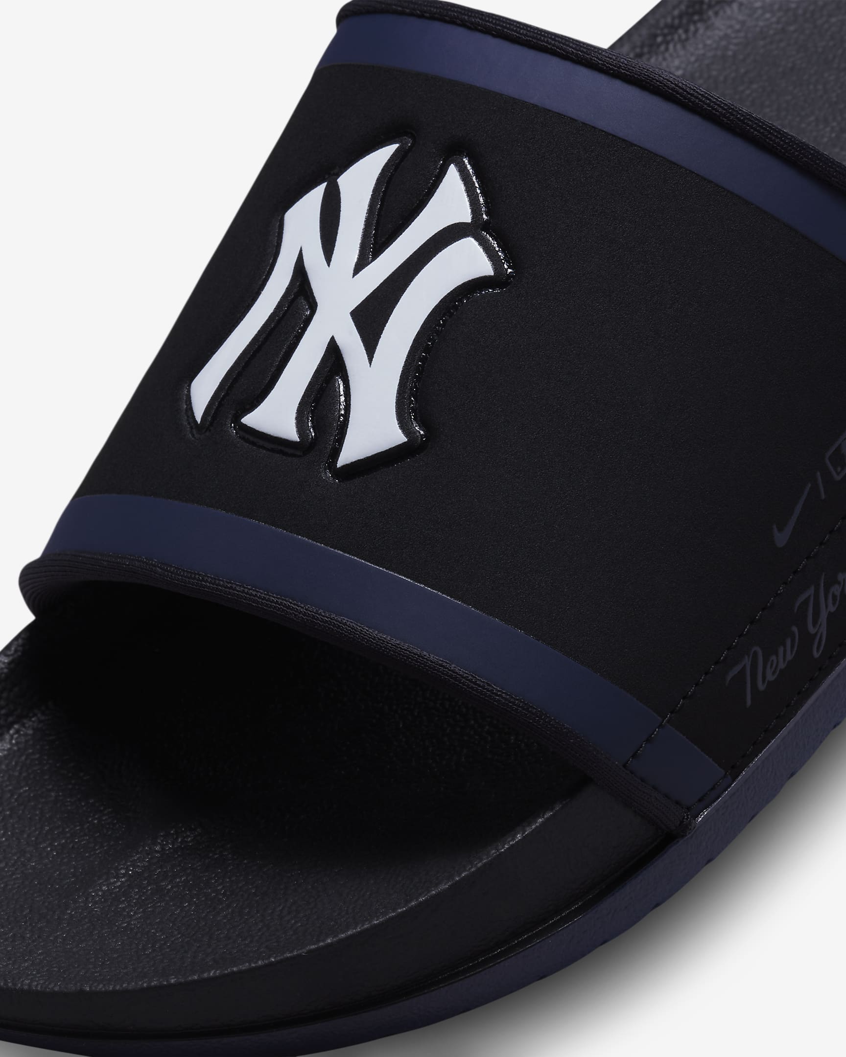 Chancla Nike Offcourt (MLB New York Yankees) - Negro/Azul marino universitario/Blanco