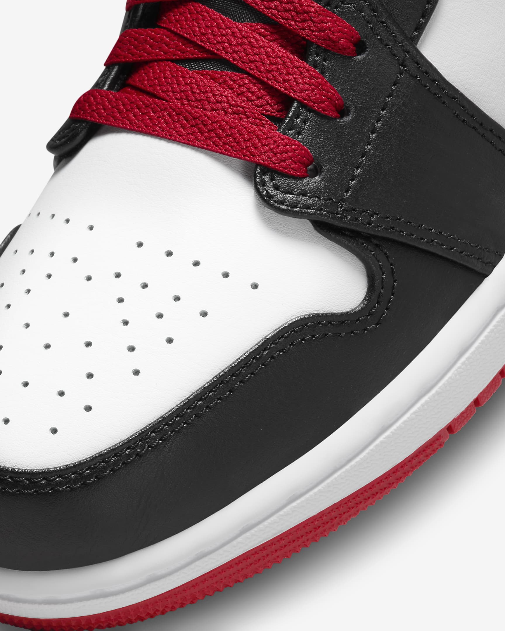 Air Jordan 1 Mid Men's Shoes. Nike IE