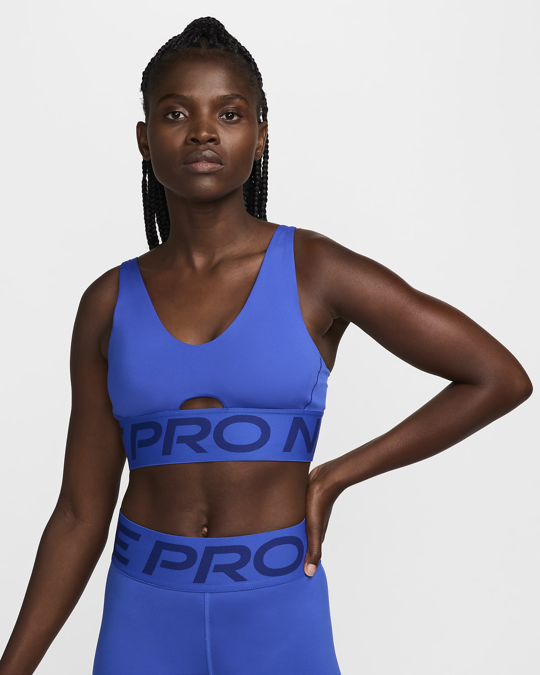 Nike Pro Indy Plunge gepolsterter Sport-BH mit mittlerem Halt - Hyper Royal/Deep Royal Blue/Weiß