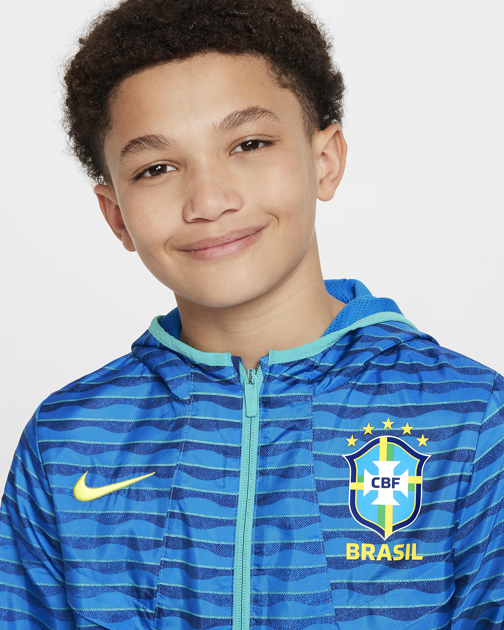 Chamarra tipo anorak de fútbol Nike para niños talla grande Brazil Windrunner - Vuelo/Retro claro/Azul royal intenso/Amarillo dinámico