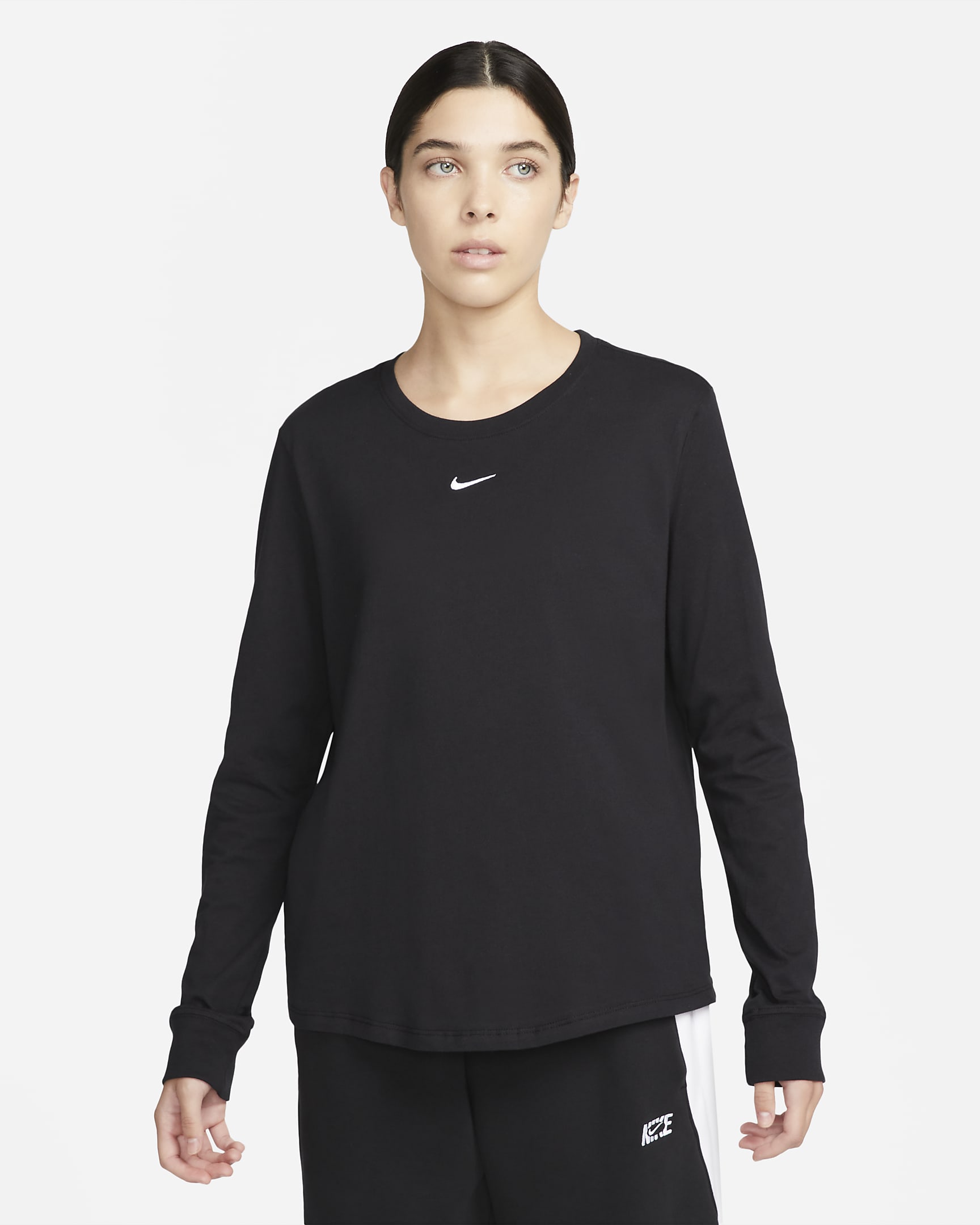 Nike Sportswear Premium Essentials Women's Long-Sleeve T-Shirt. Nike SI