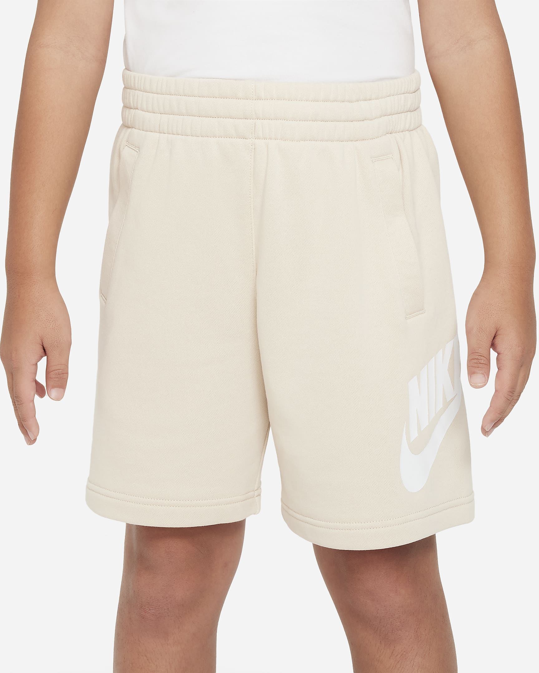 Shorts de French Terry para niños talla grande Nike Sportswear Club Fleece - Duna/Blanco