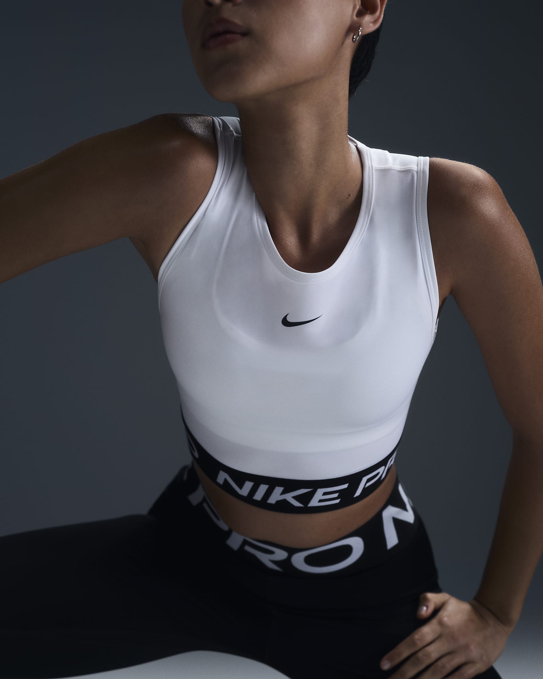 Camiseta de tirantes Dri-FIT cropped para mujer Nike Pro - Blanco/Negro