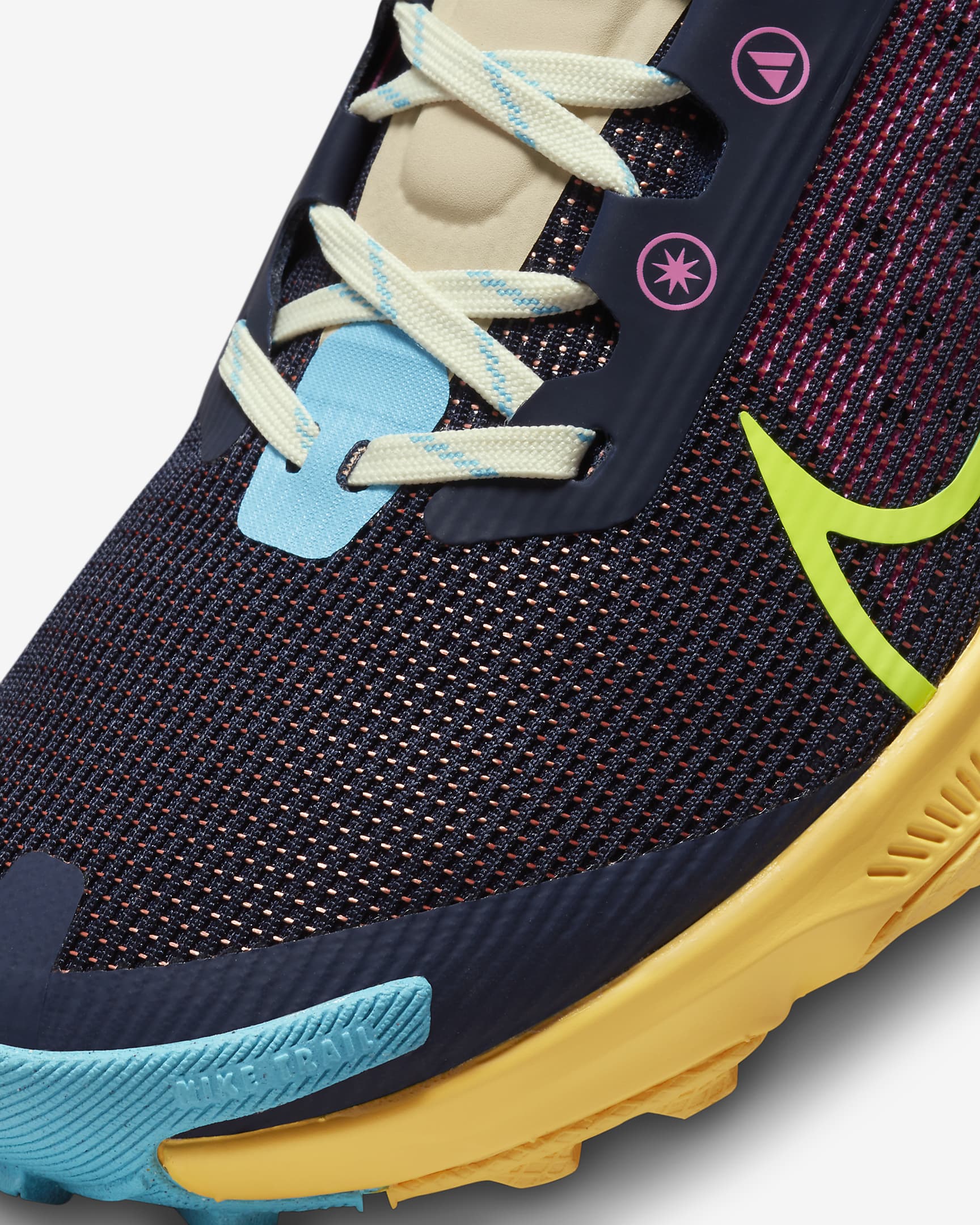 Nike Kiger 9 Women's TrailRunning Shoes. Nike BE