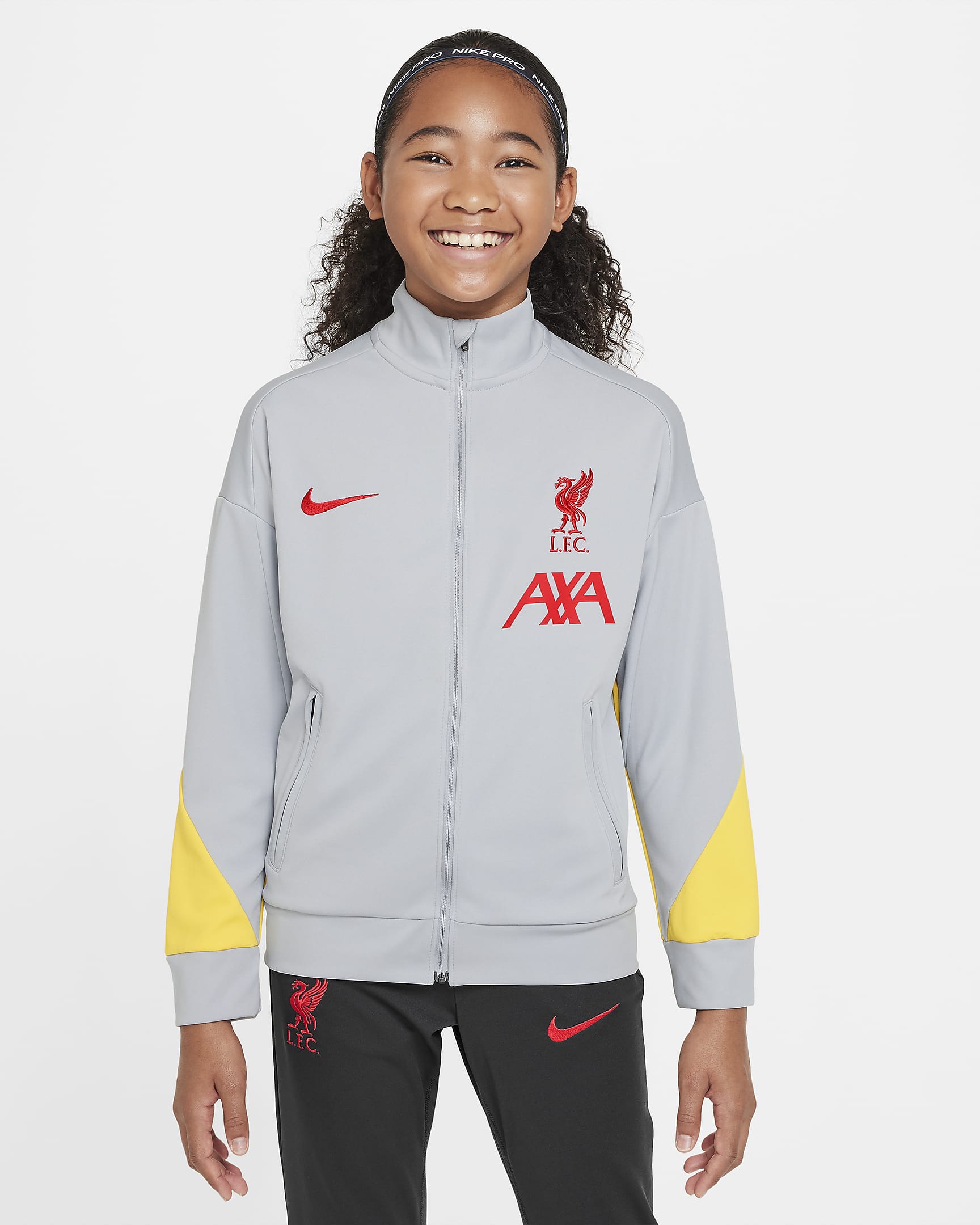 Survêtement de foot en maille Nike Dri-FIT Liverpool FC Academy Pro pour ado - Light Smoke Grey/Dark Smoke Grey/Chrome Yellow/Global Red