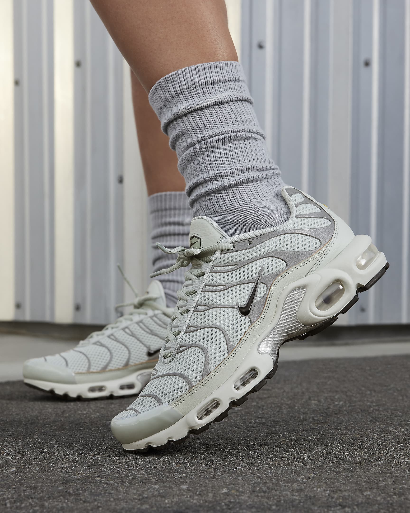 Nike Air Max Plus Zapatillas - Mujer - Plata claro/Chrome/Light Bone/Negro