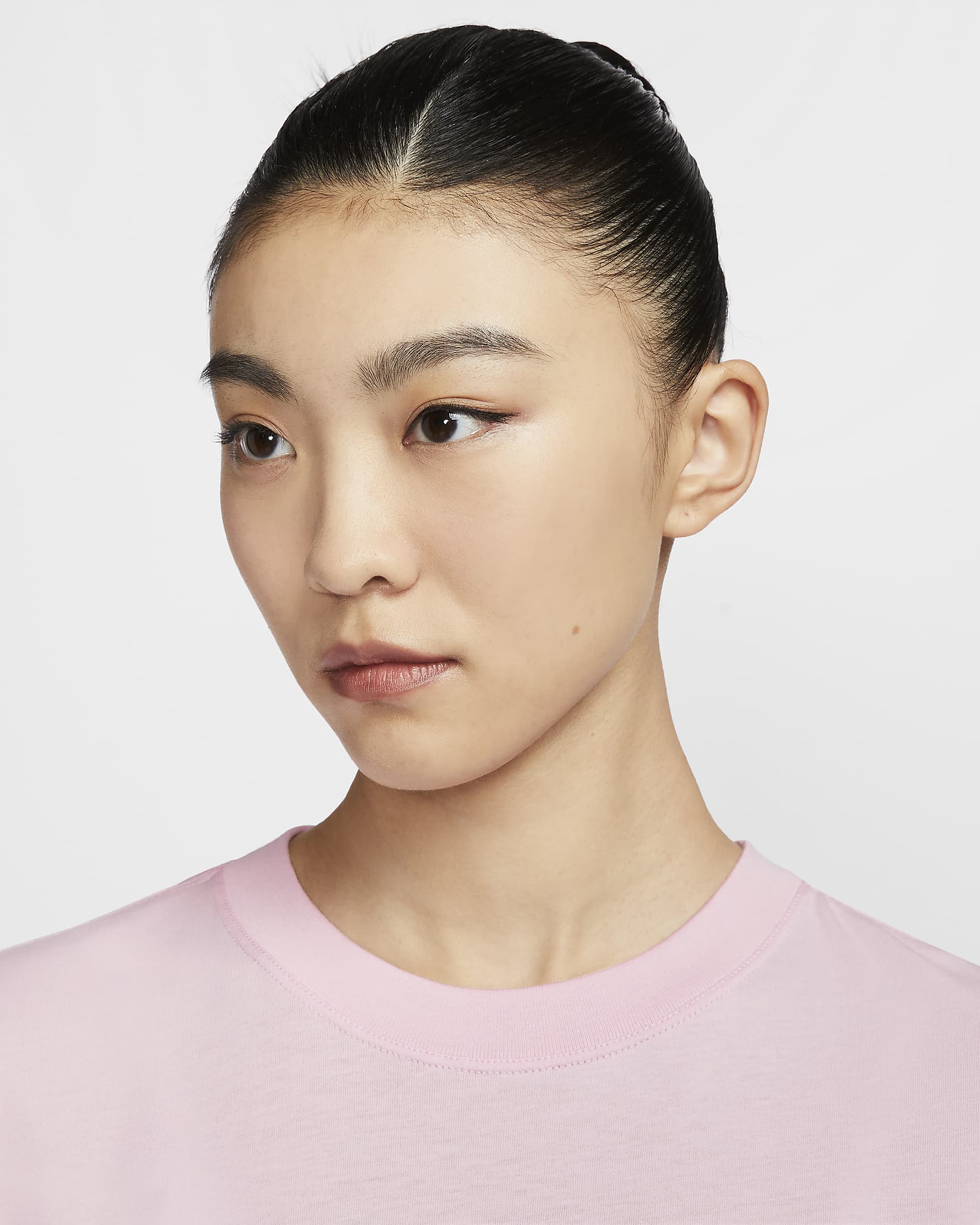 เสื้อยืดผู้หญิง Nike Sportswear Essential - Pink Foam