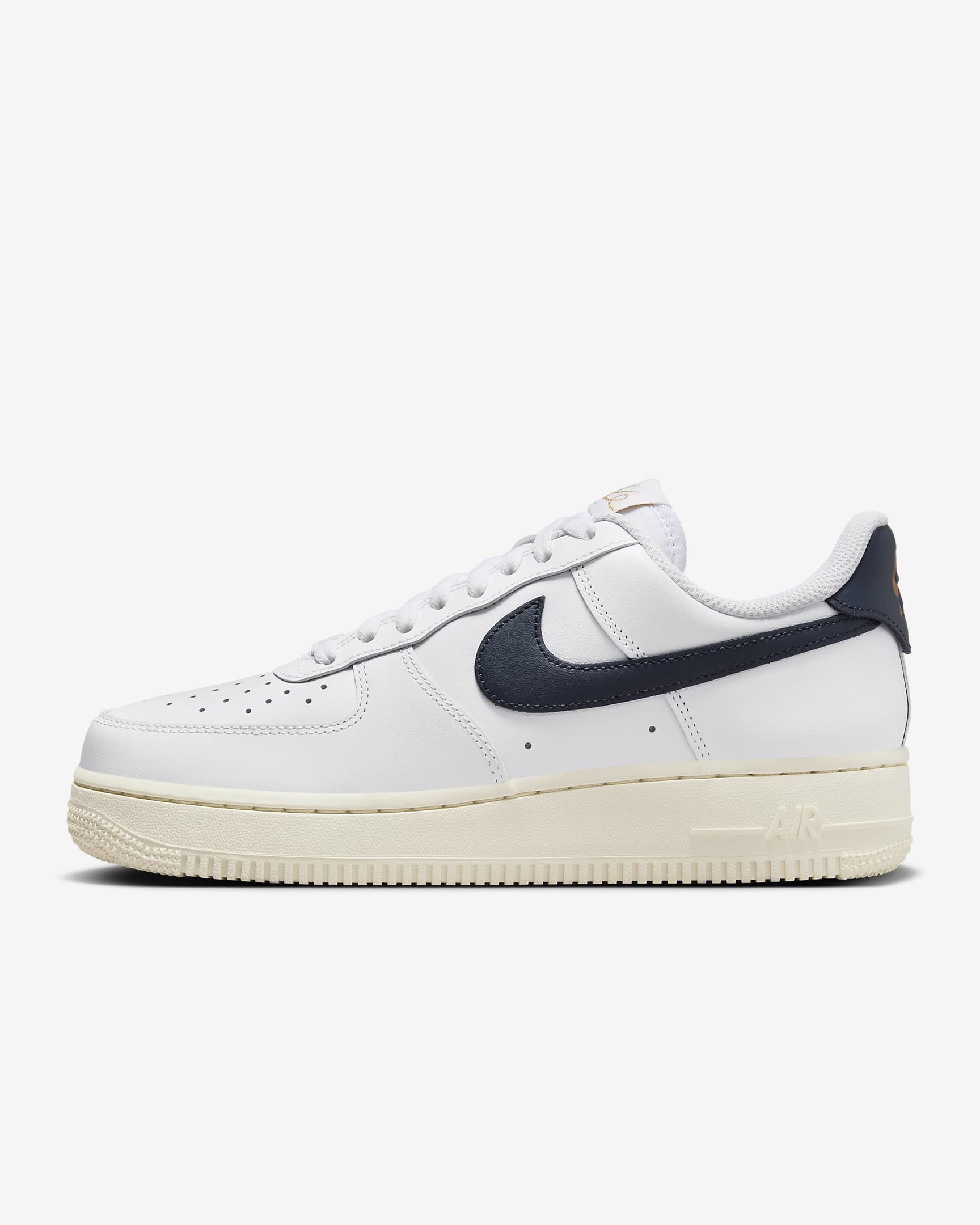 Sapatilhas Nike Air Force 1 '07 Flyease para mulher - Branco/Pale Ivory/Dourado metalizado/Obsidian