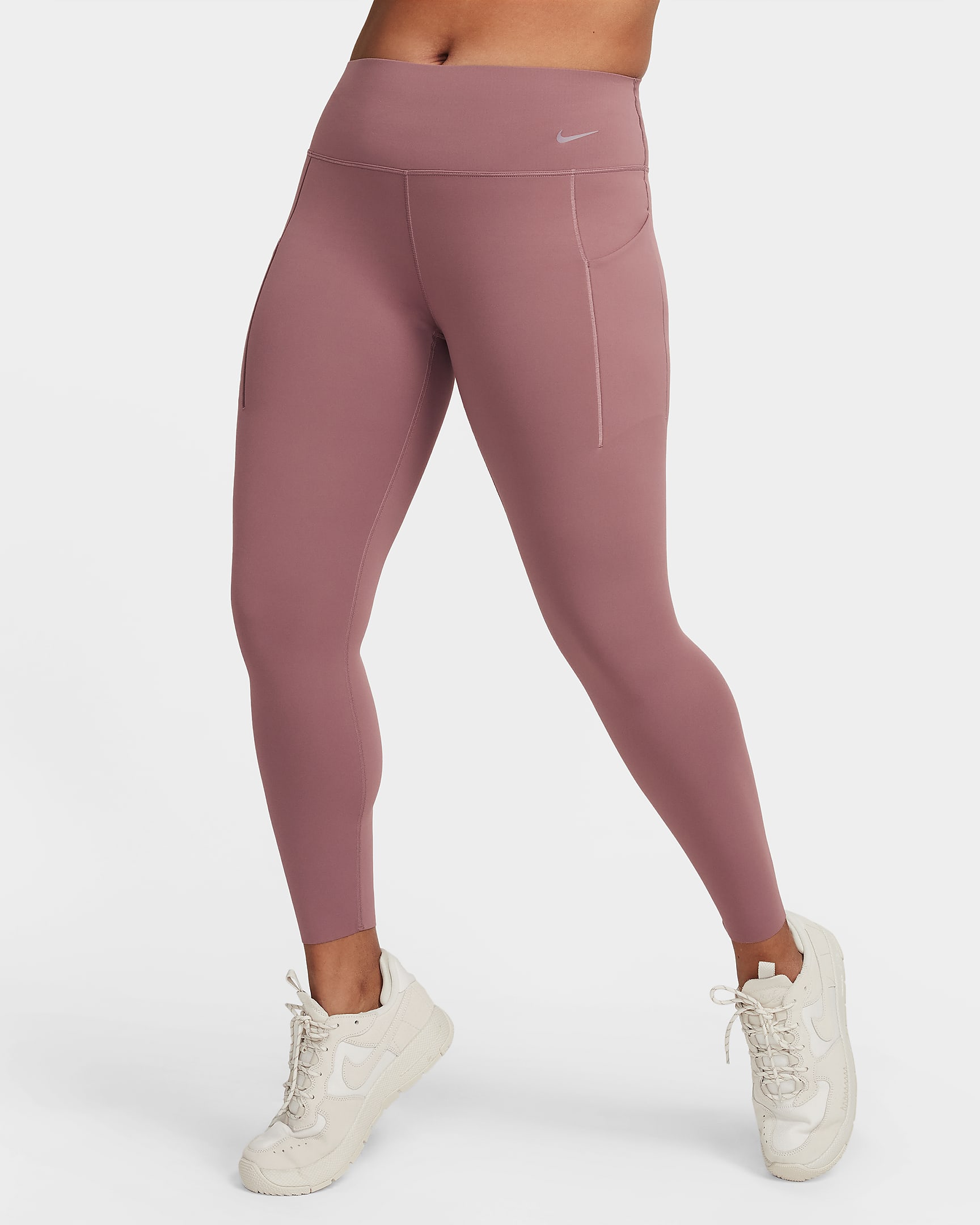 Nike Universa 7/8-Leggings mit mittlerem Halt, mittelhohem Bund und Taschen für Damen - Smokey Mauve/Schwarz