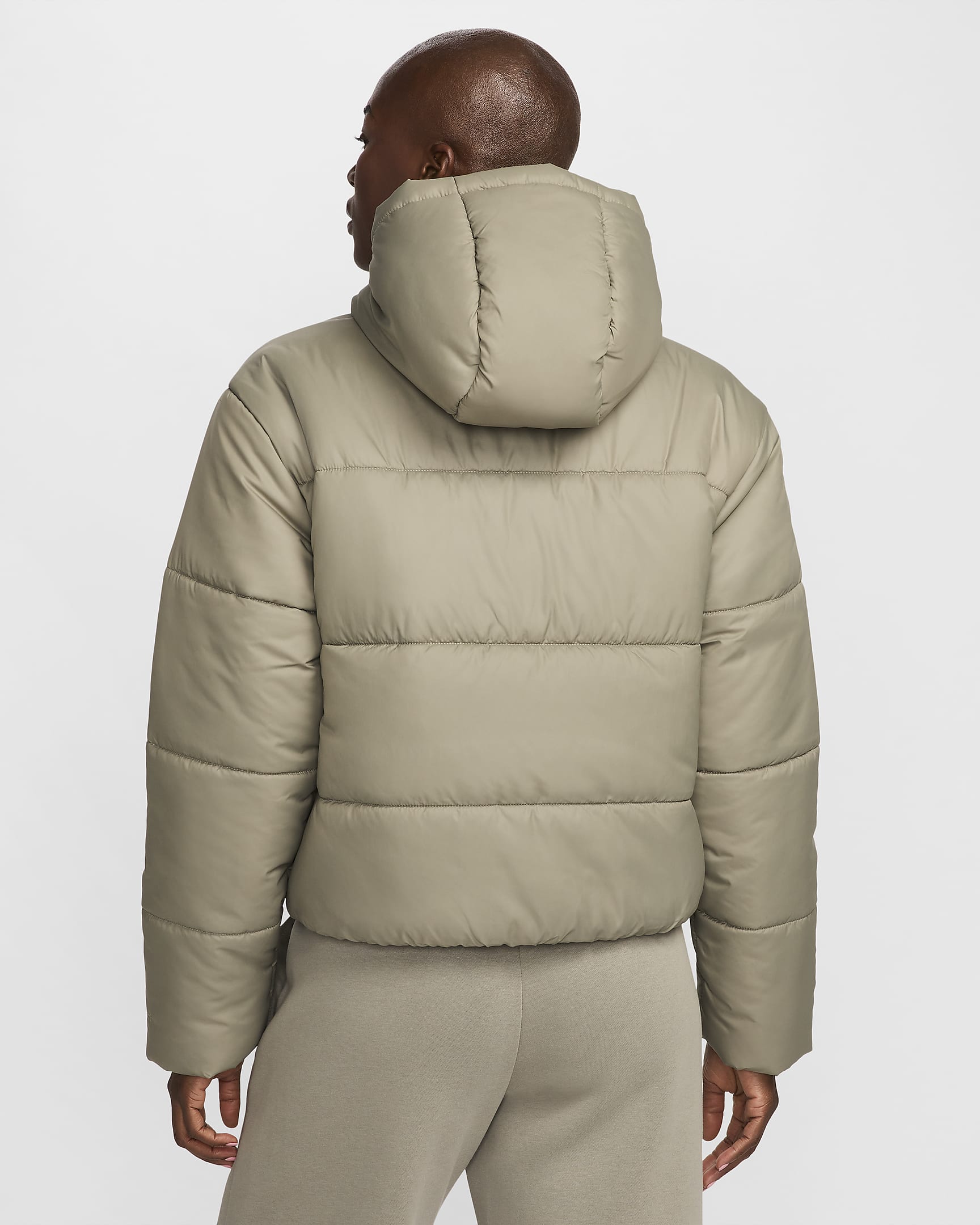 Nike Sportswear Classic Puffer Therma-FIT ruimvallend damesjack met capuchon - Light Army/Wit