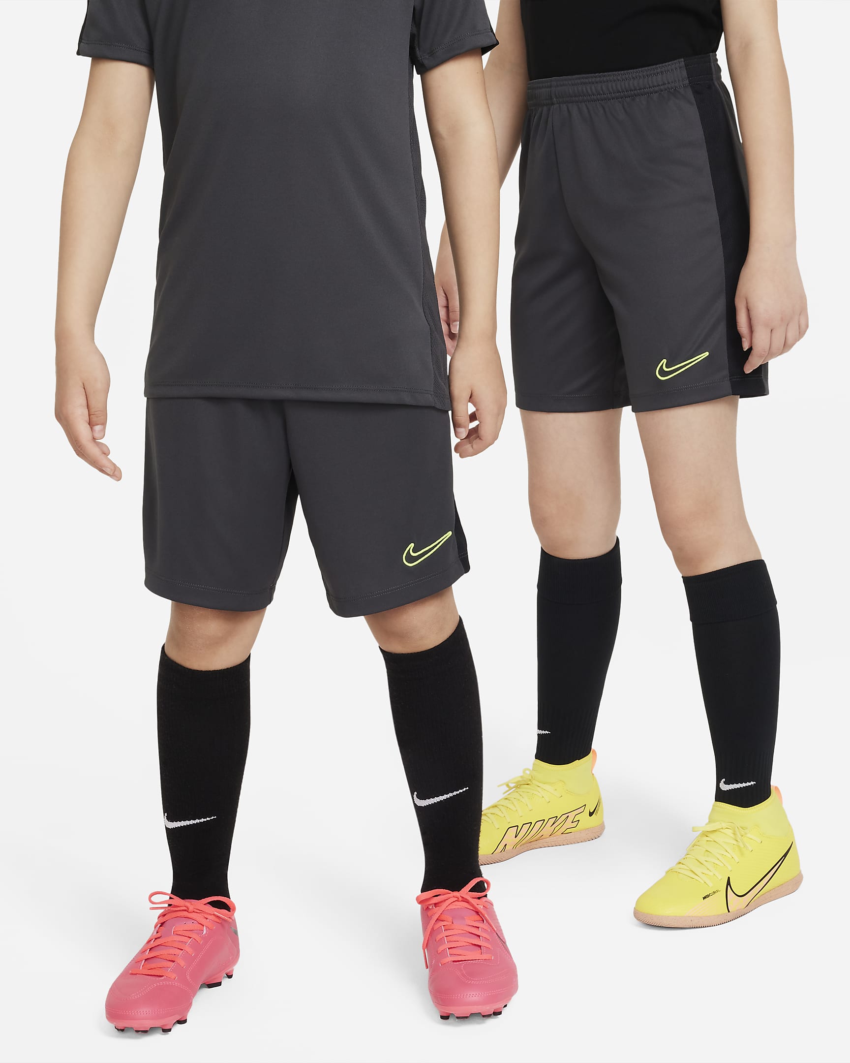 Nike Dri-FIT Academy23 兒童足球短褲 - Anthracite/黑色/Volt