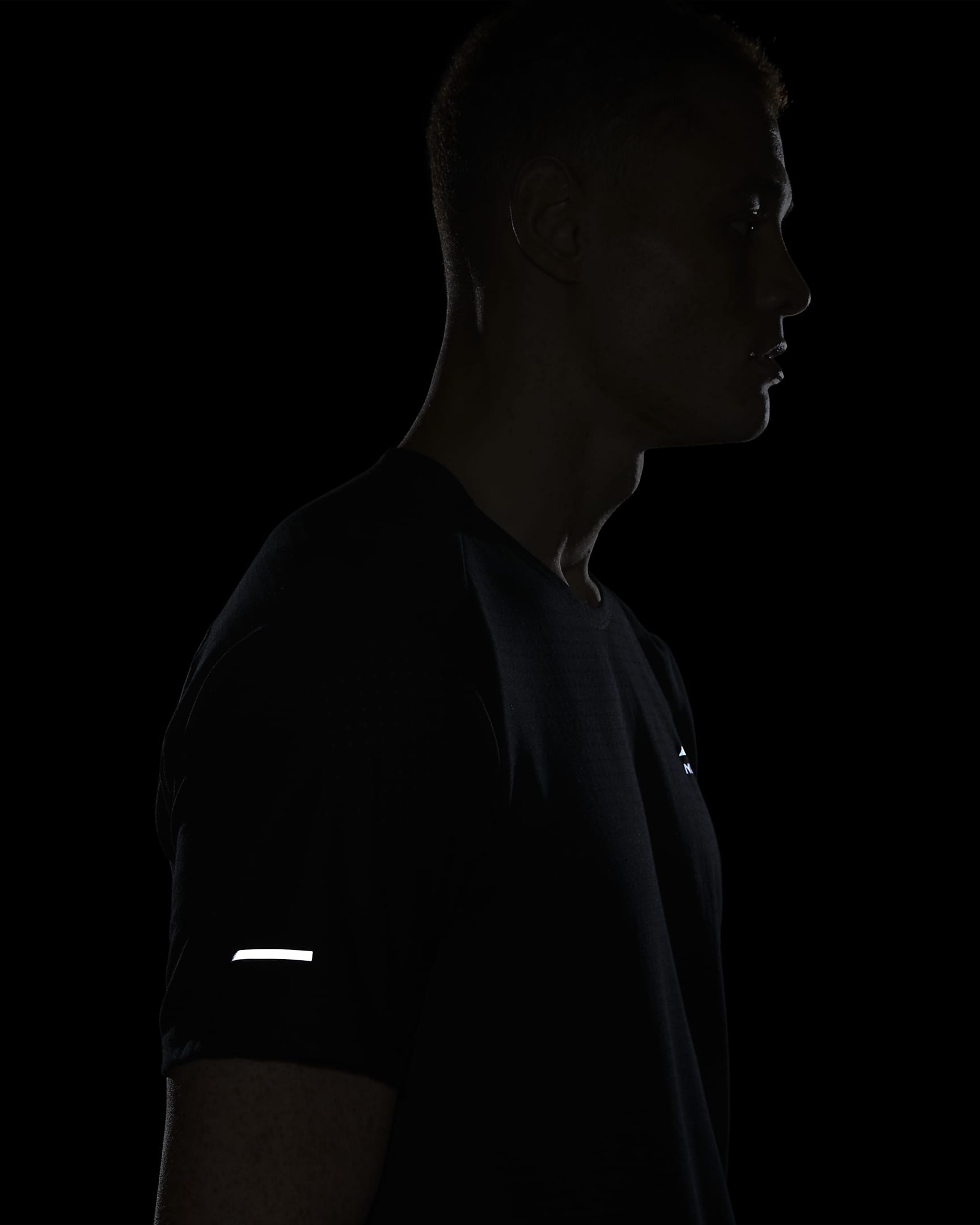 Pánské běžecké tričko Nike Trail Solar Chase Dri-FIT s krátkým rukávem - Černá/Bílá